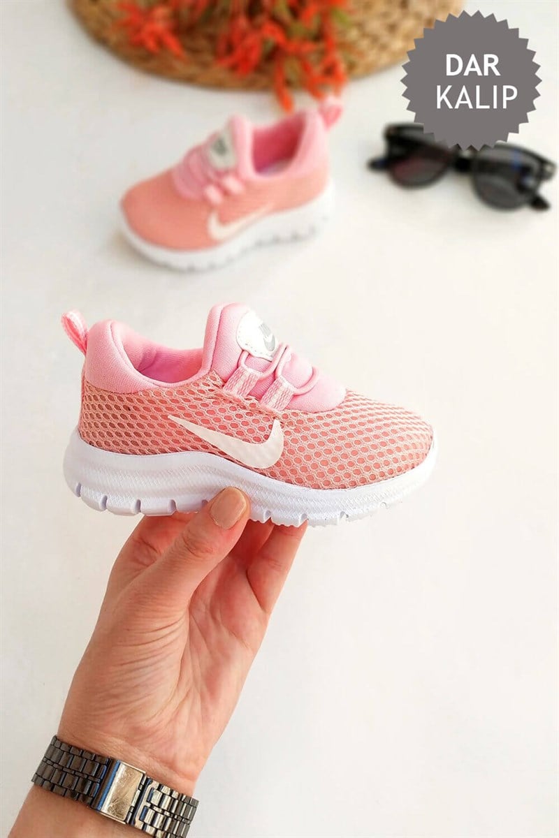 Amblem Baskılı Fileli Çocuk Spor Ayakkabı Pembe