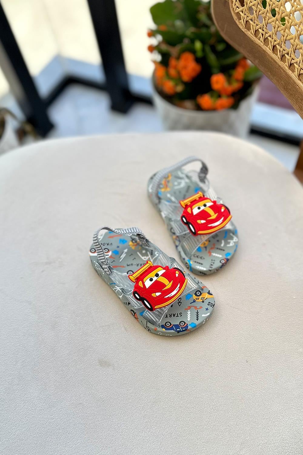 Araba Baskılı Lastikli Çocuk Sandalet Gri Kırmızı