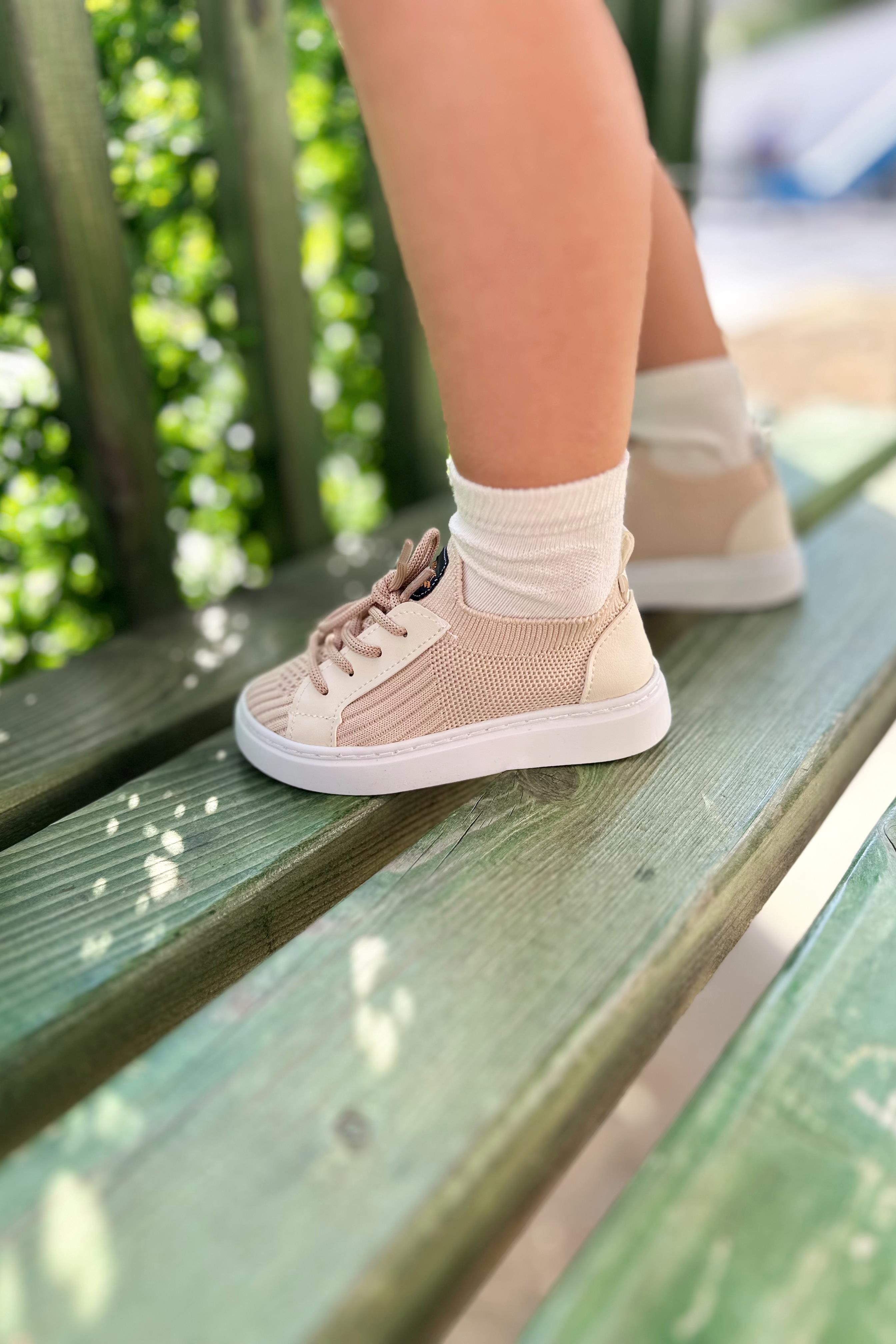 Bağcıklı Fileli Açık Kahve Ayakkabı