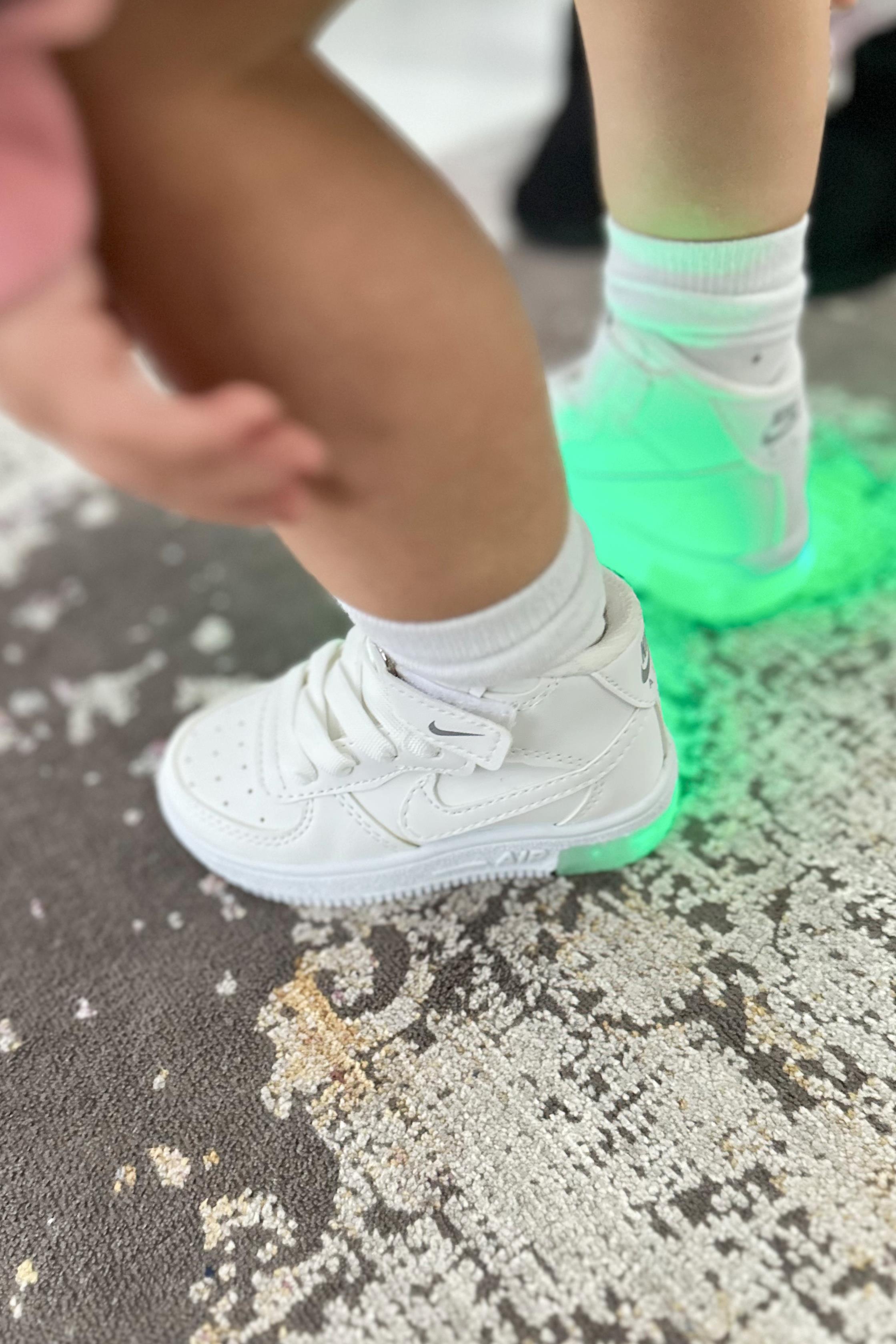 Bağcıklı Işıklı Çocuk Beyaz Ayakkabı