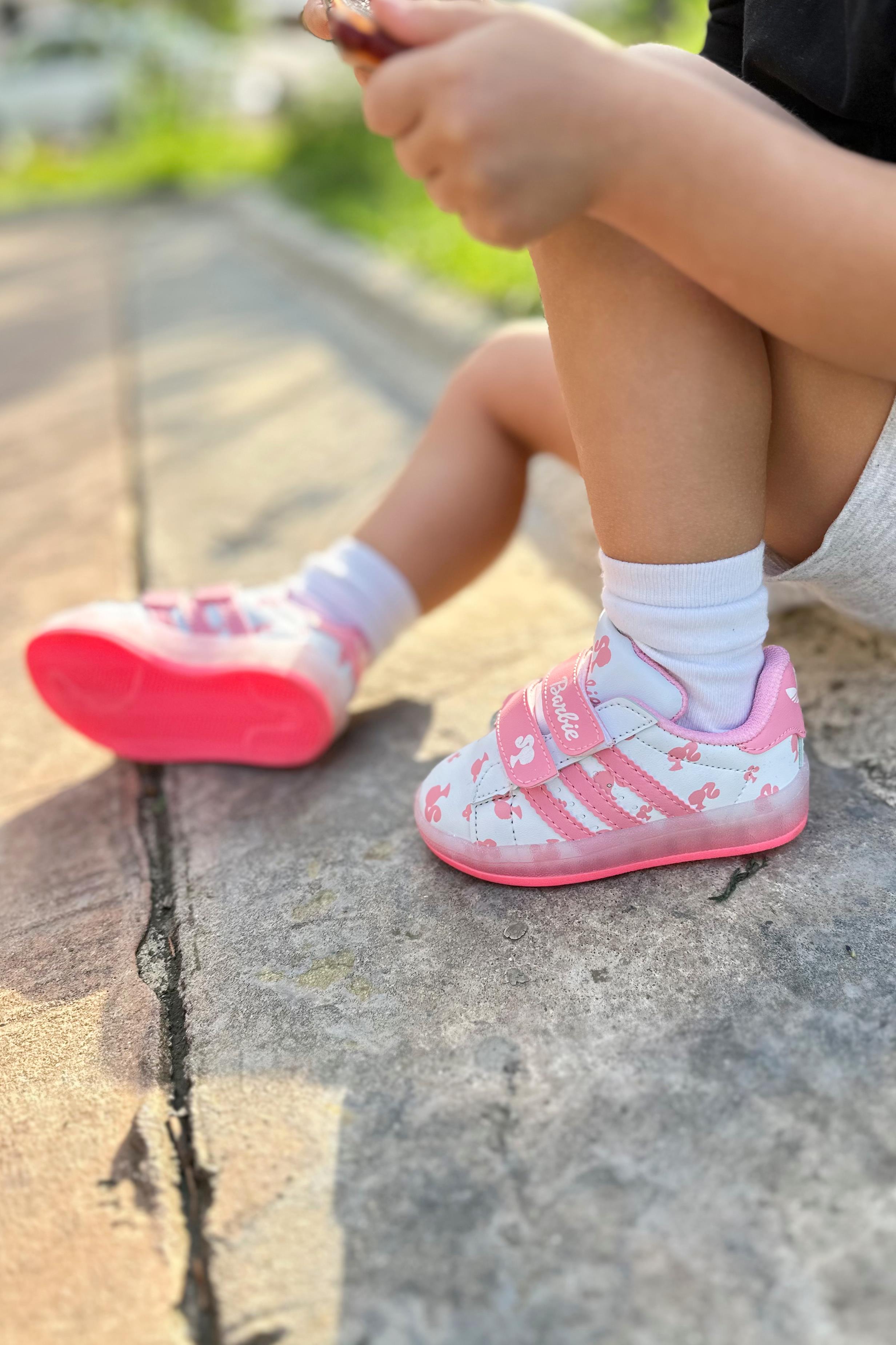 Barbie Baskılı Yapışkanlı Çocuk Spor Ayakkabı Pembe
