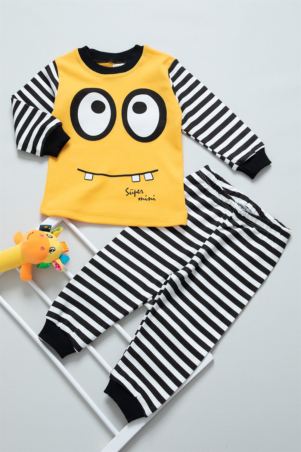 Göz Baskılı Çocuk Pijama Takımı