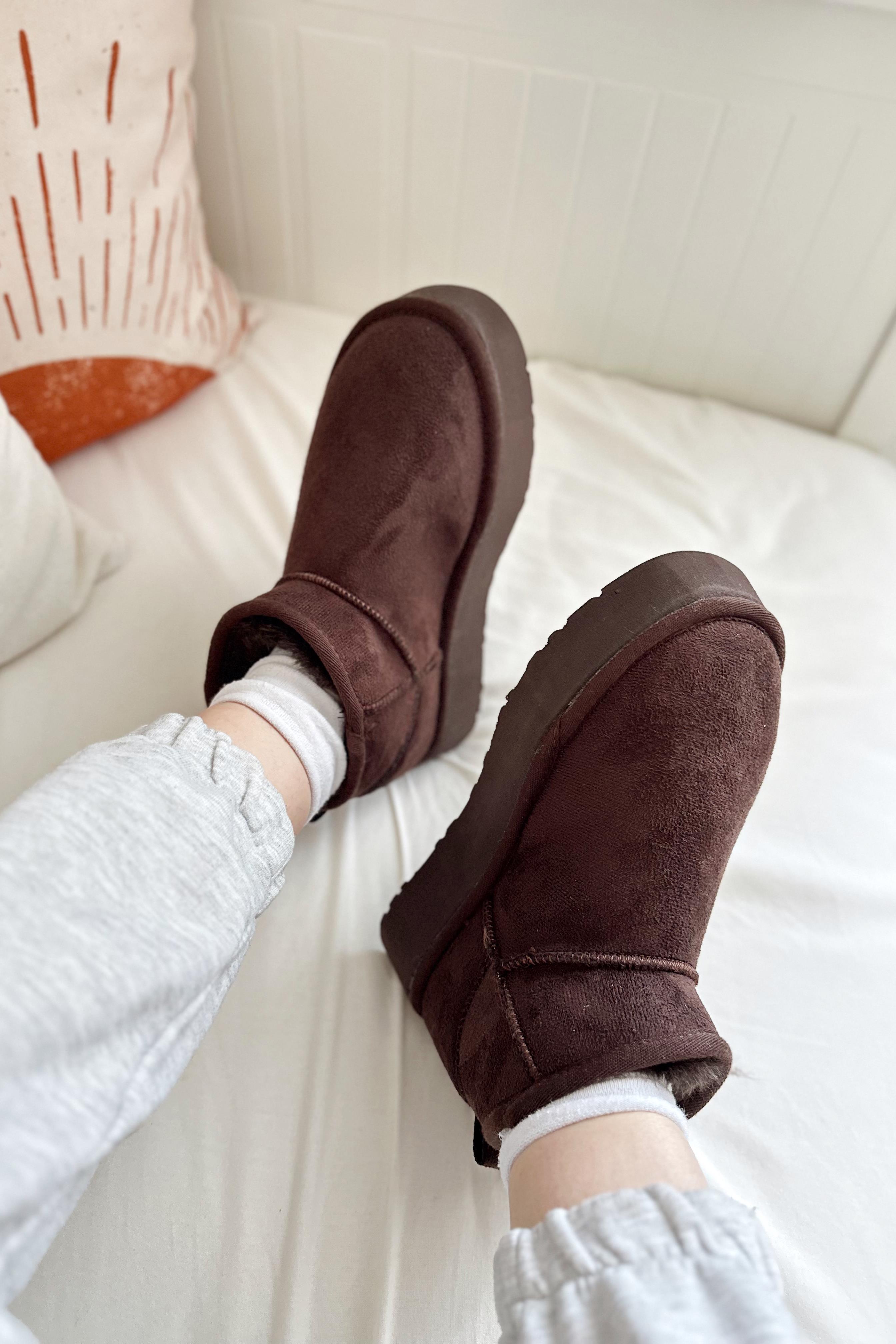 İçi Kürklü Kadın Yarım Bot Ayakkabı Acı Kahve