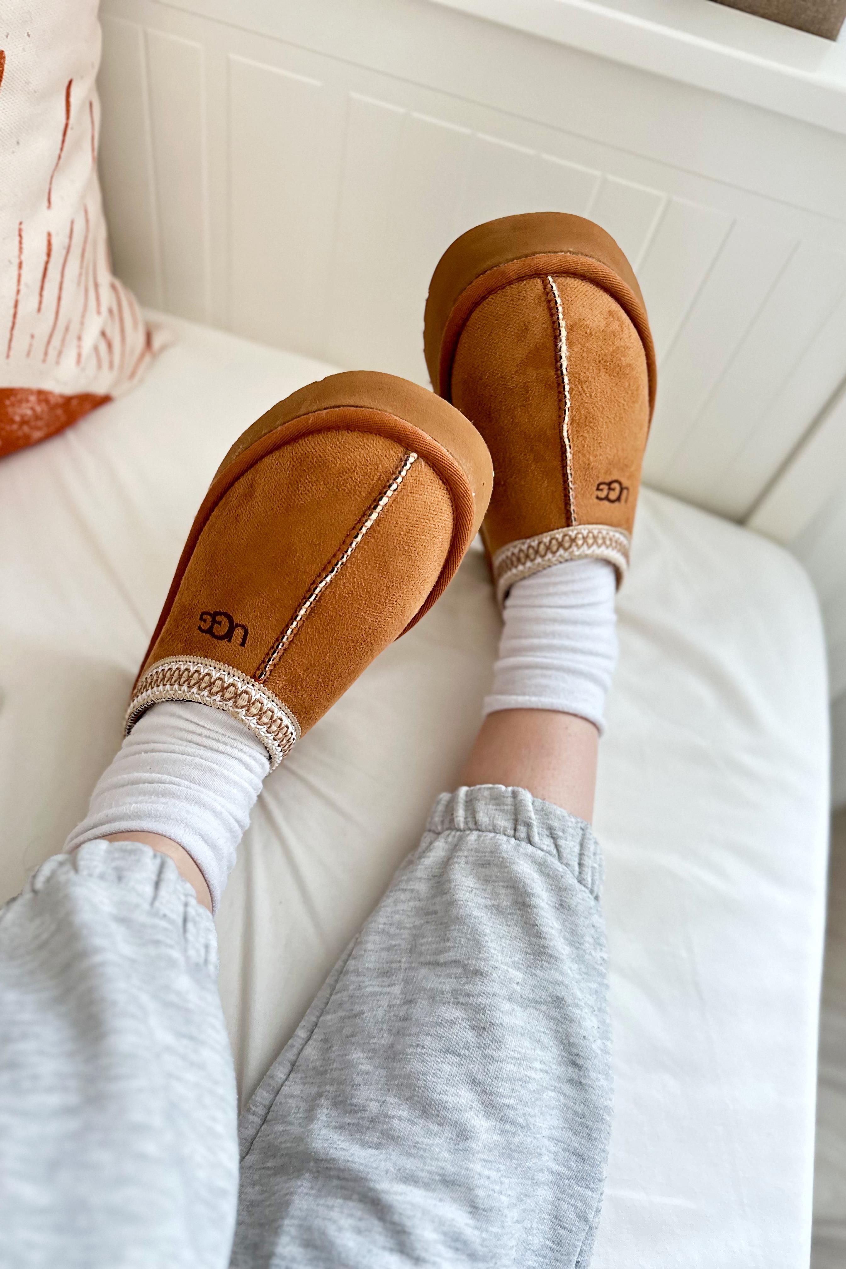 İçi Tüylü Ultra Mini Kadın Bot Taba