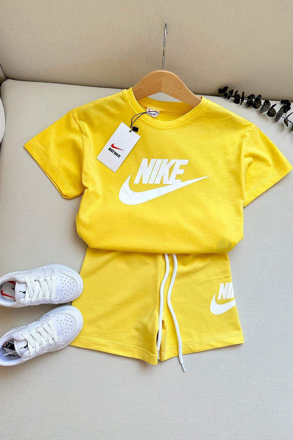 Önü Amblem Baskılı Çocuk Şortlu Takım Sarı