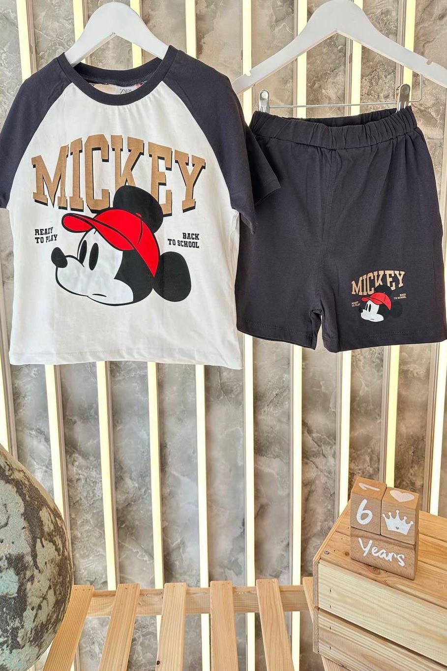 Şapkalı Mickey Baskılı Çocuk Şortlu Takım Antrasit Beyaz