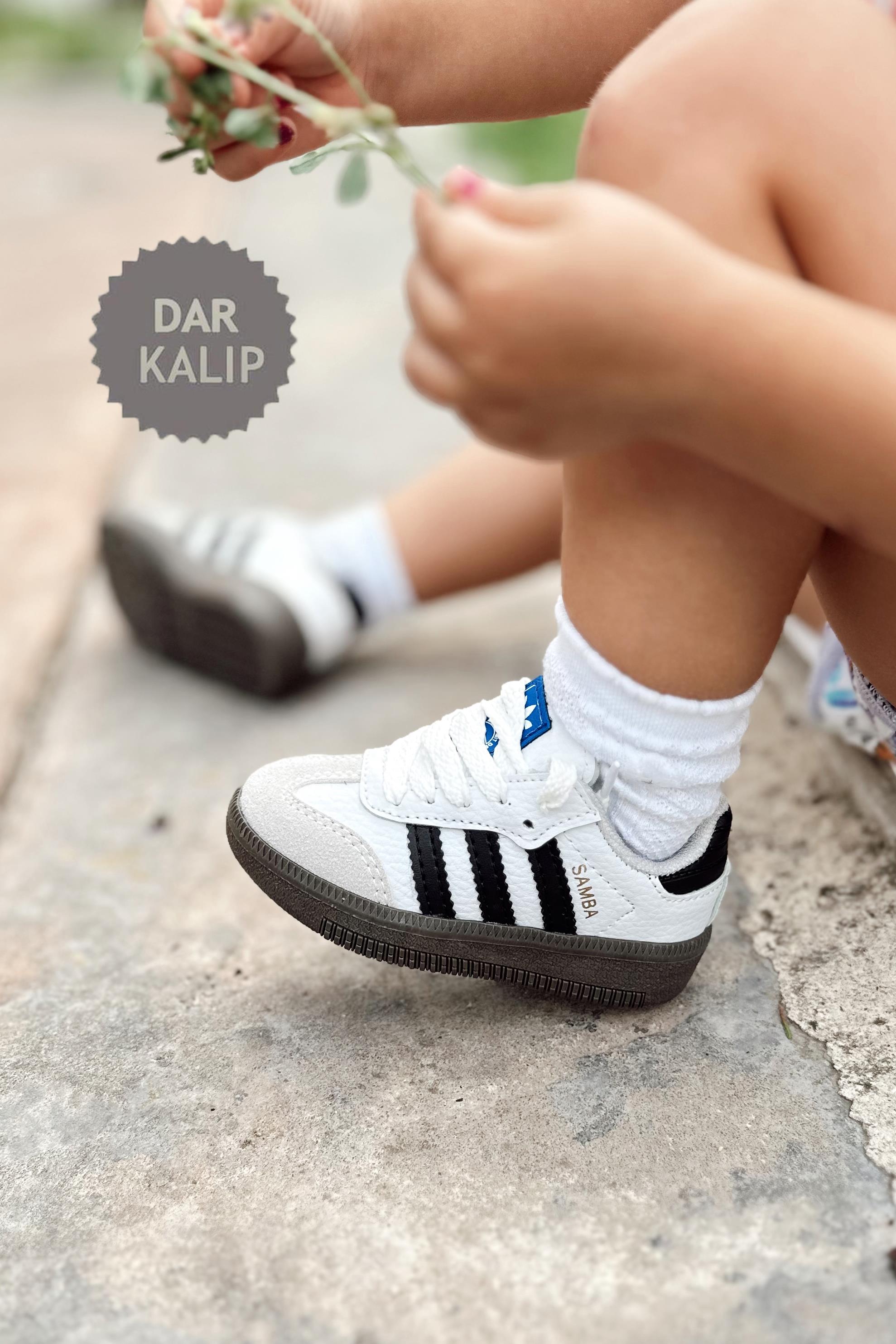 Yanı Çizgili Yazı Baskılı Çocuk Spor Ayakkabı Beyaz Siyah