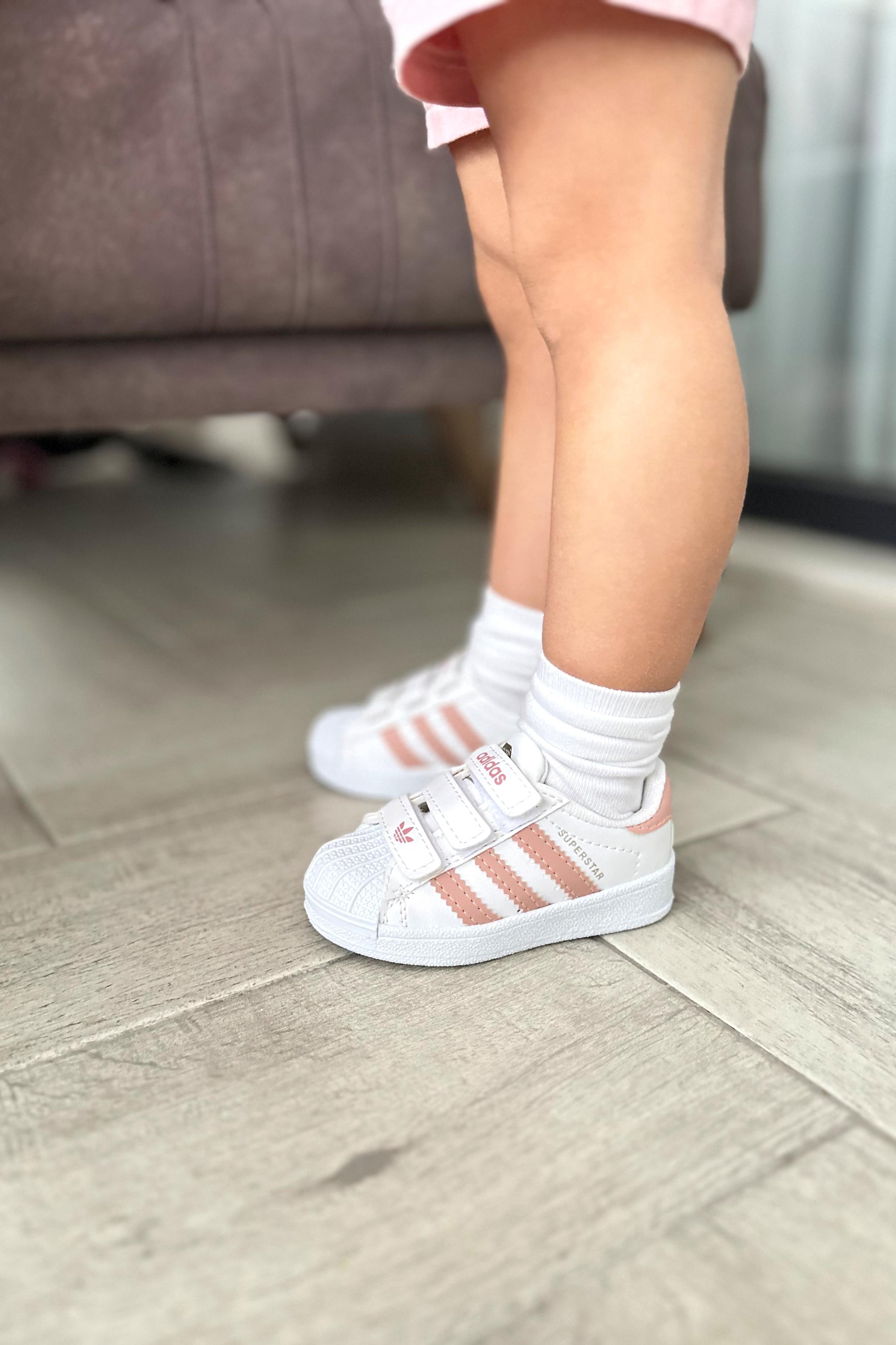 Yapışkanlı Yanı Renkli Şeritli Çocuk Spor Ayakkabı Beyaz Pudra