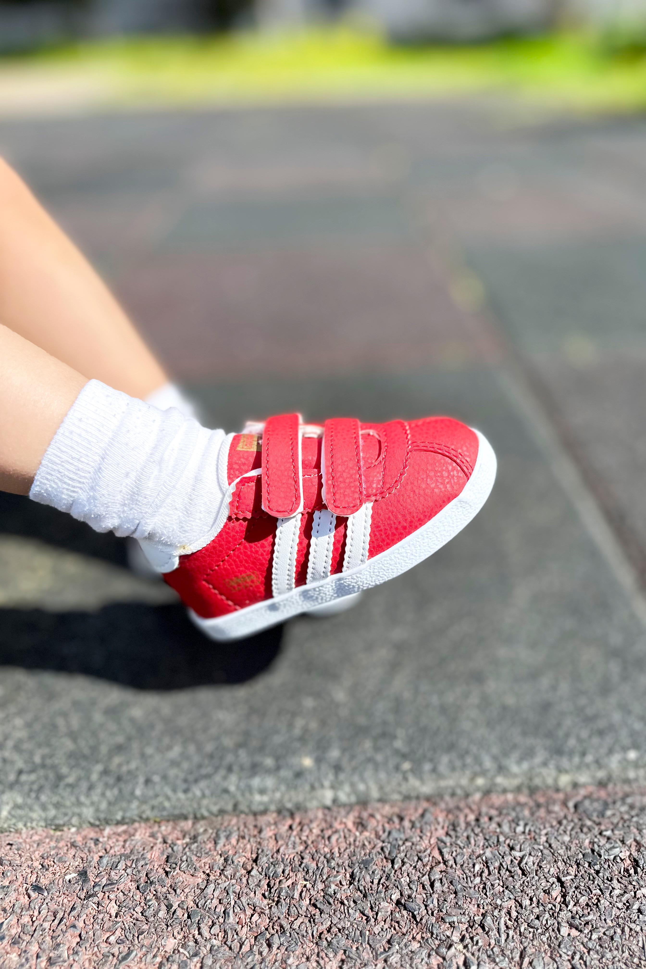 Yazı Baskılı Yapışkanlı Çocuk Spor Ayakkabı Kırmızı Beyaz