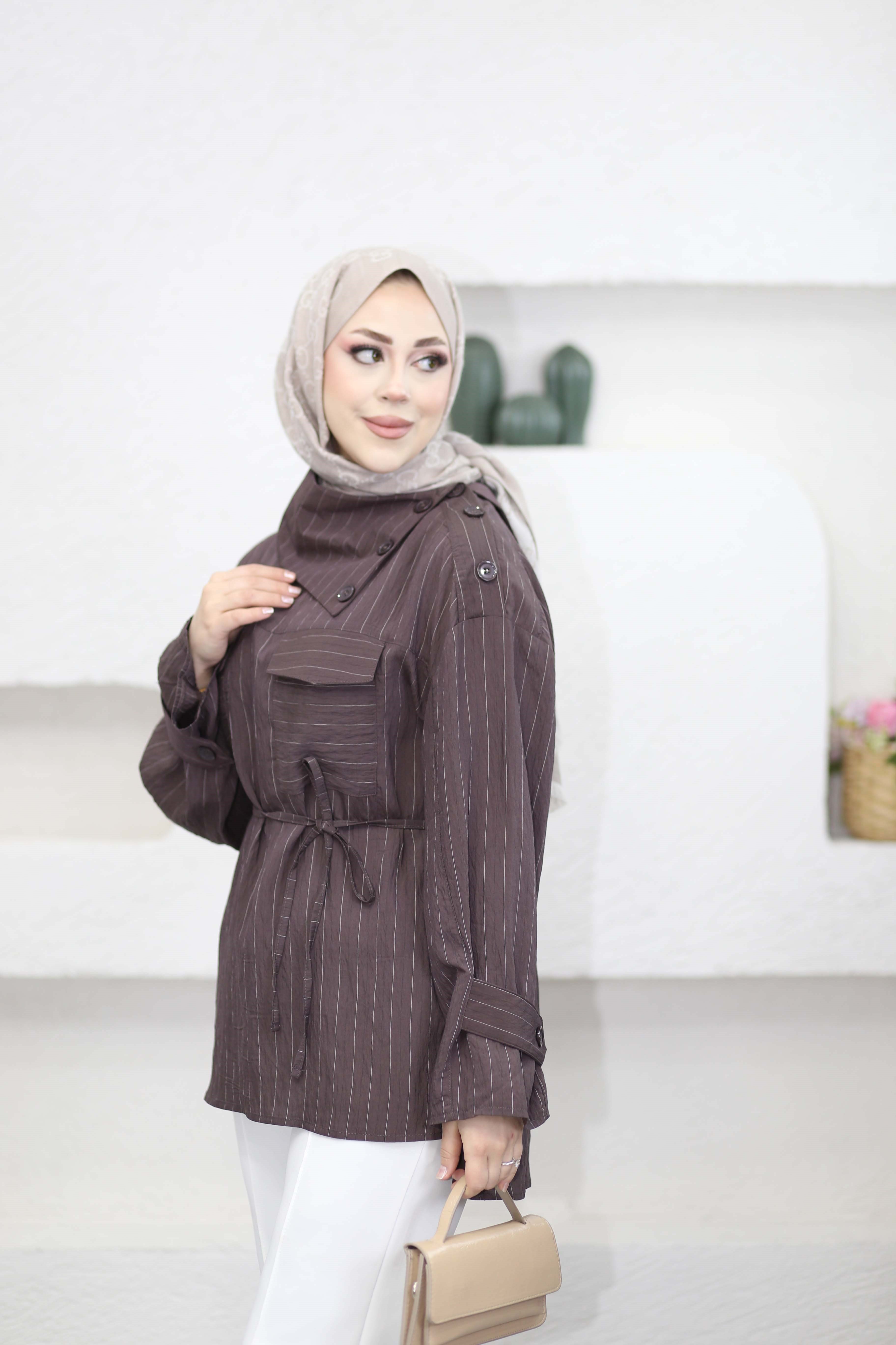 Yakası Düğmeli Çizgili Gömlek Kahverengi 3371
