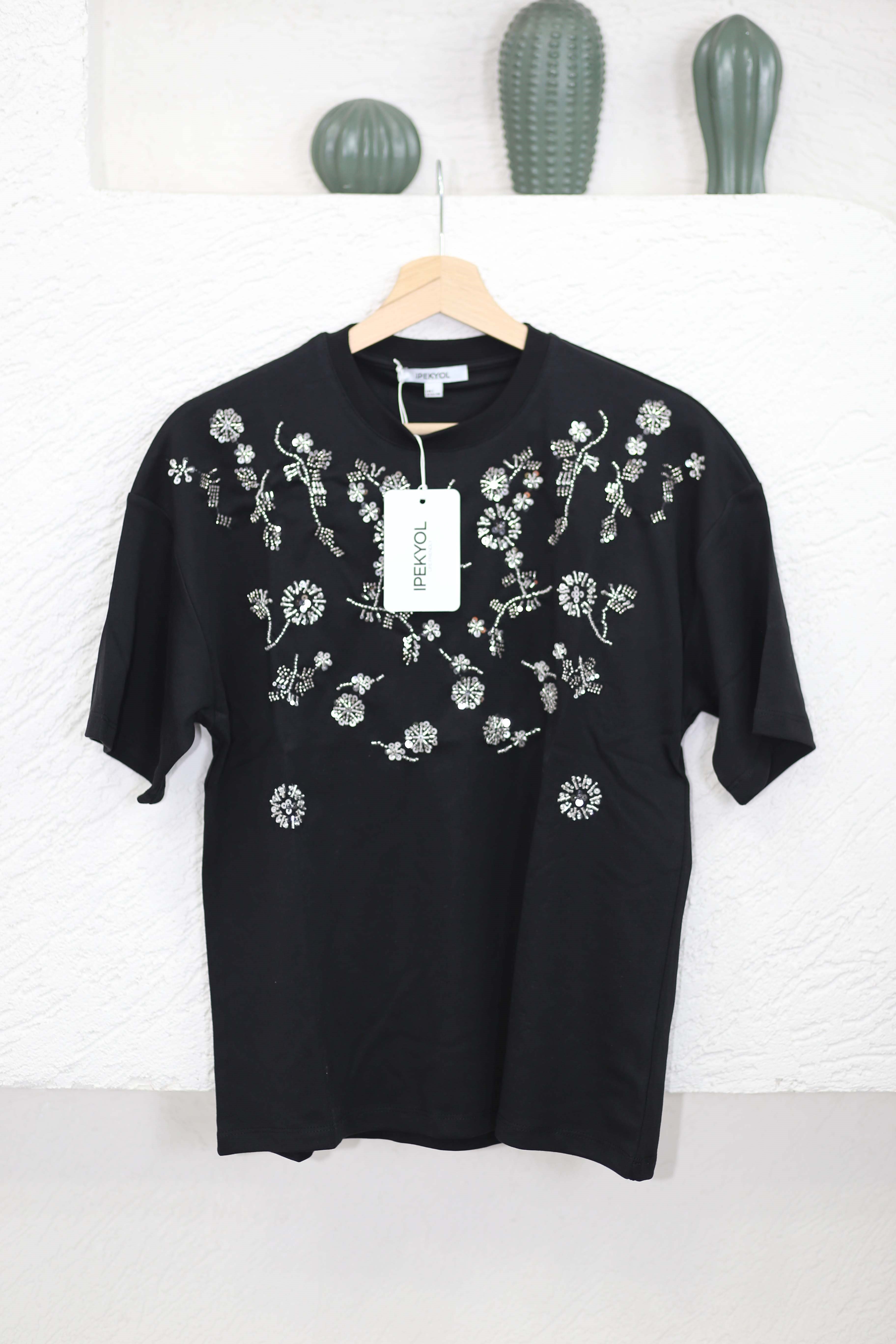 Çiçek Taşlı İpkyl Tişört Siyah 2150