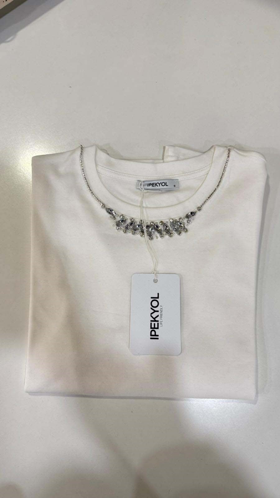 Yaka Taşlı Basıc Tişört Beyaz 1625