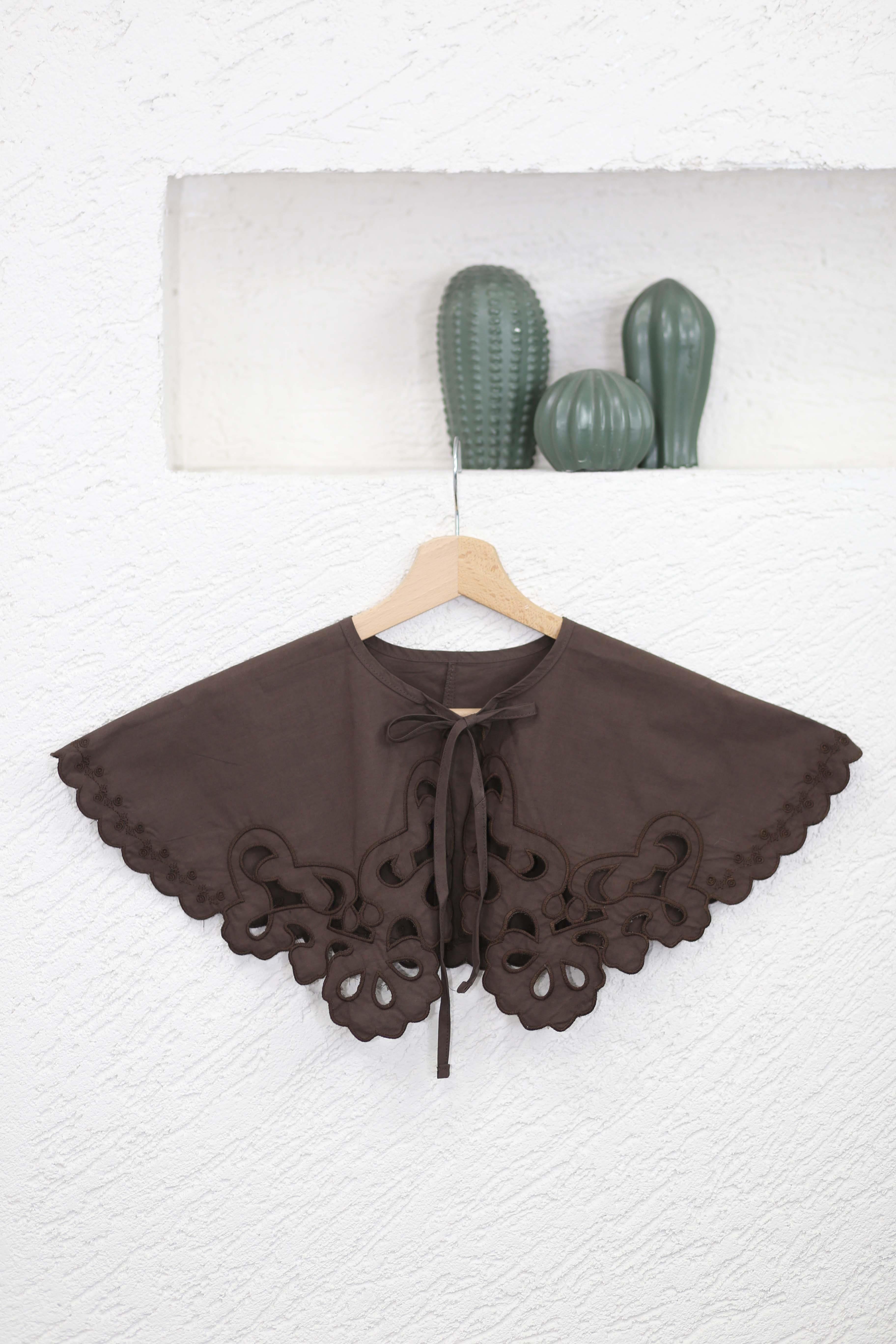 Nakış Detaylı Yakalık Kahverengi 26029