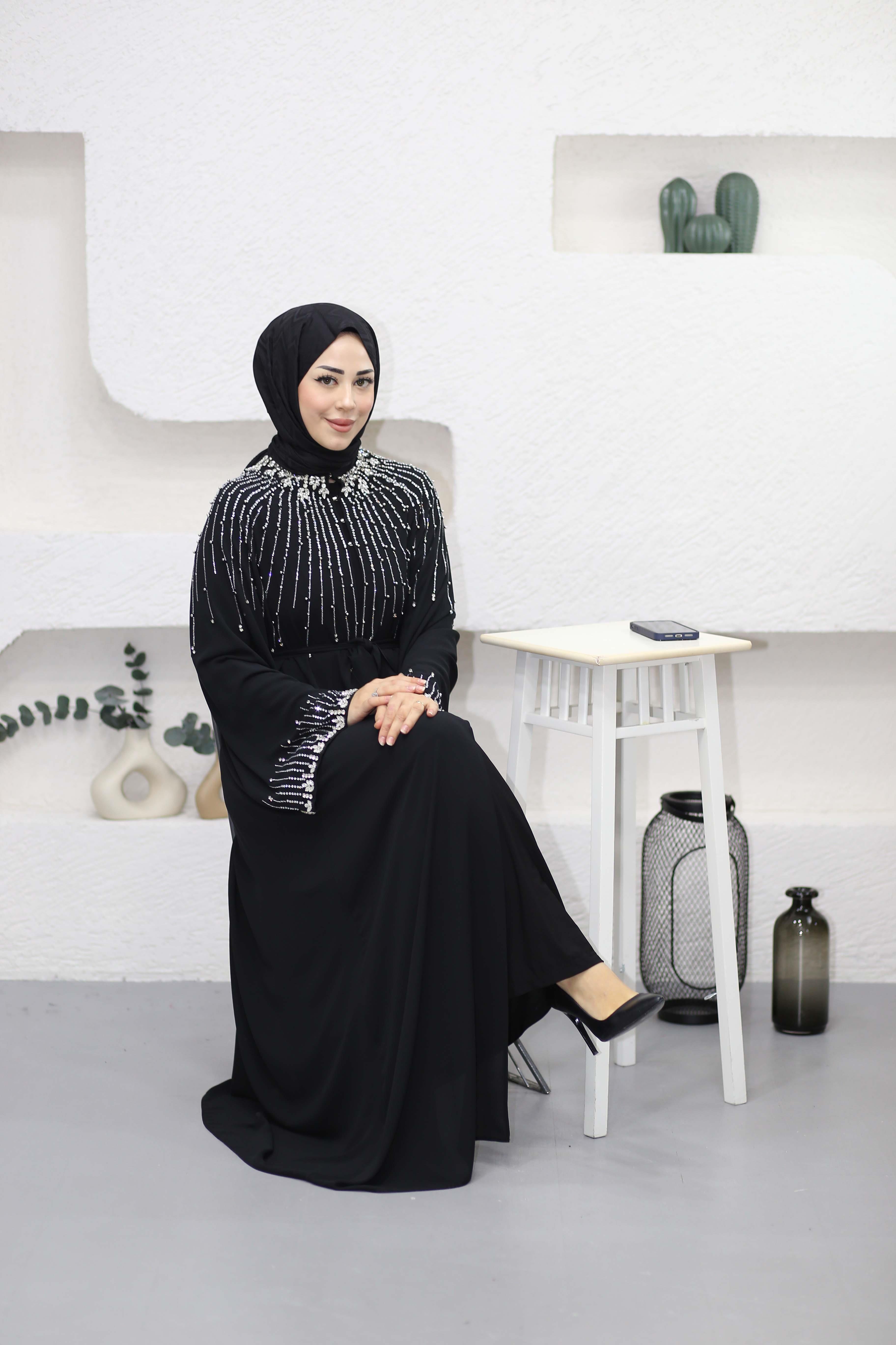 Yaka Ve Kol Ucu Taş Baskılı Abaya Siyah 6178