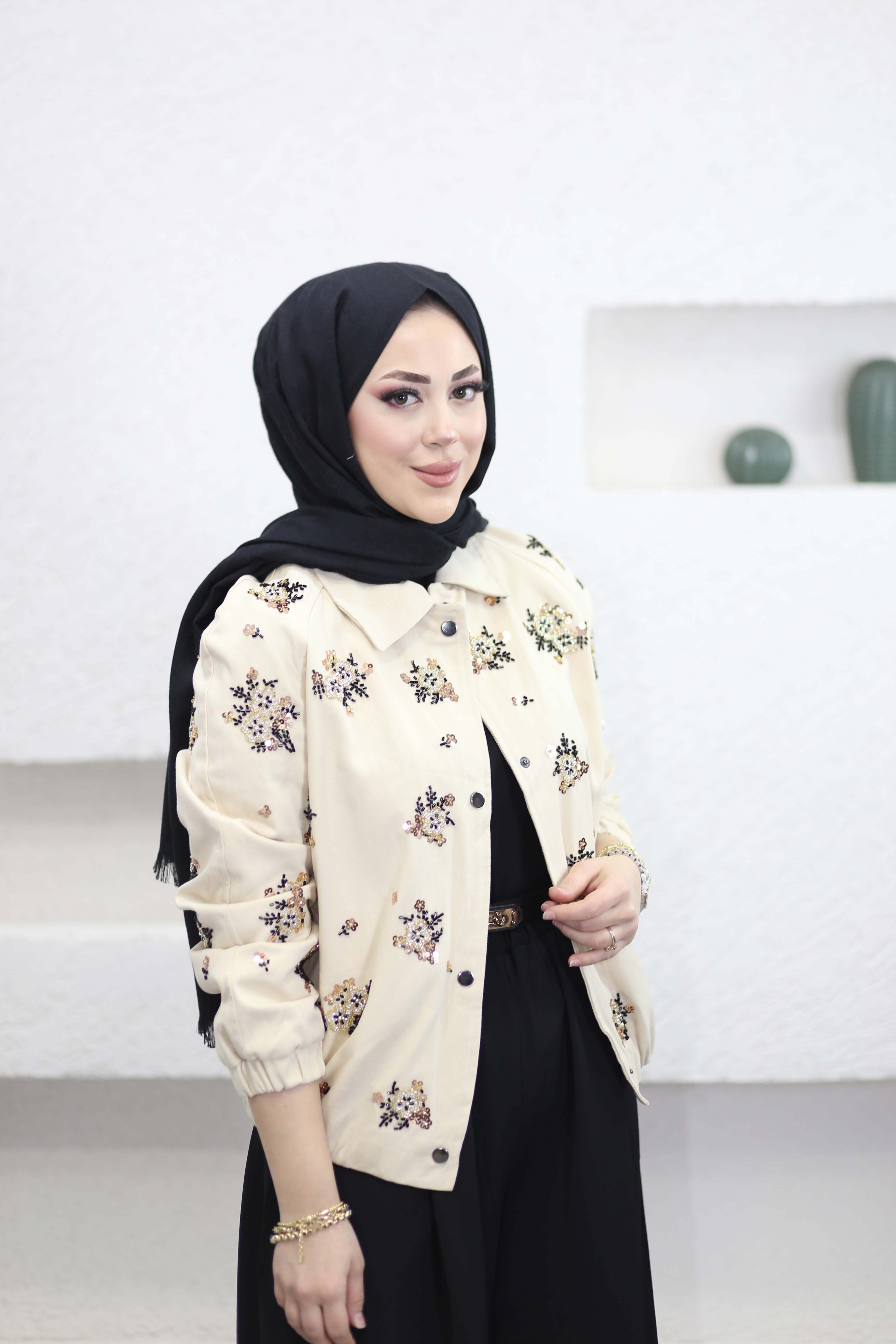 Çiçek Boncuklu Bomber Ceket Bej 99940