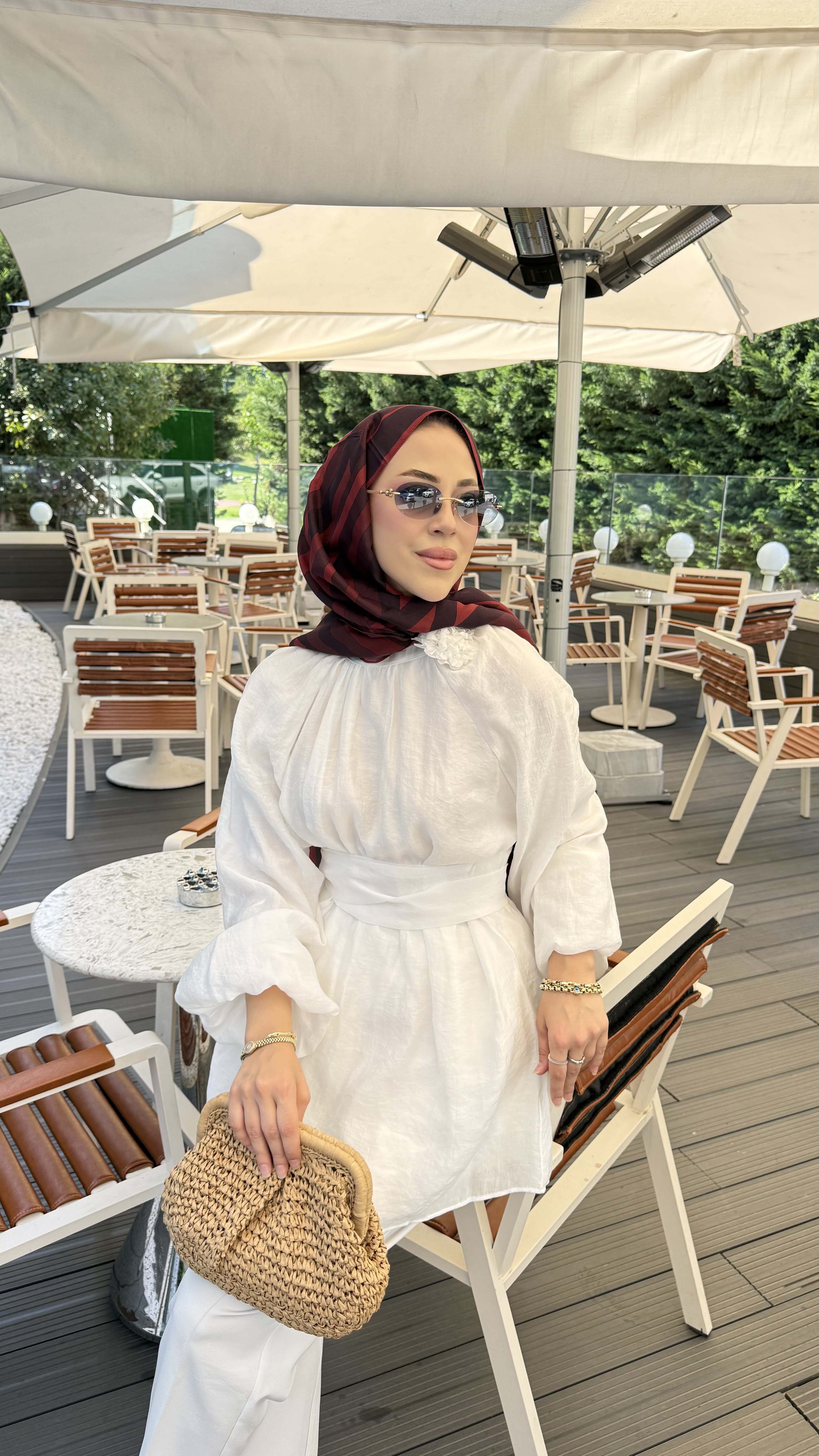 Gül Detaylı Kuşaklı Tunik Beyaz 2265