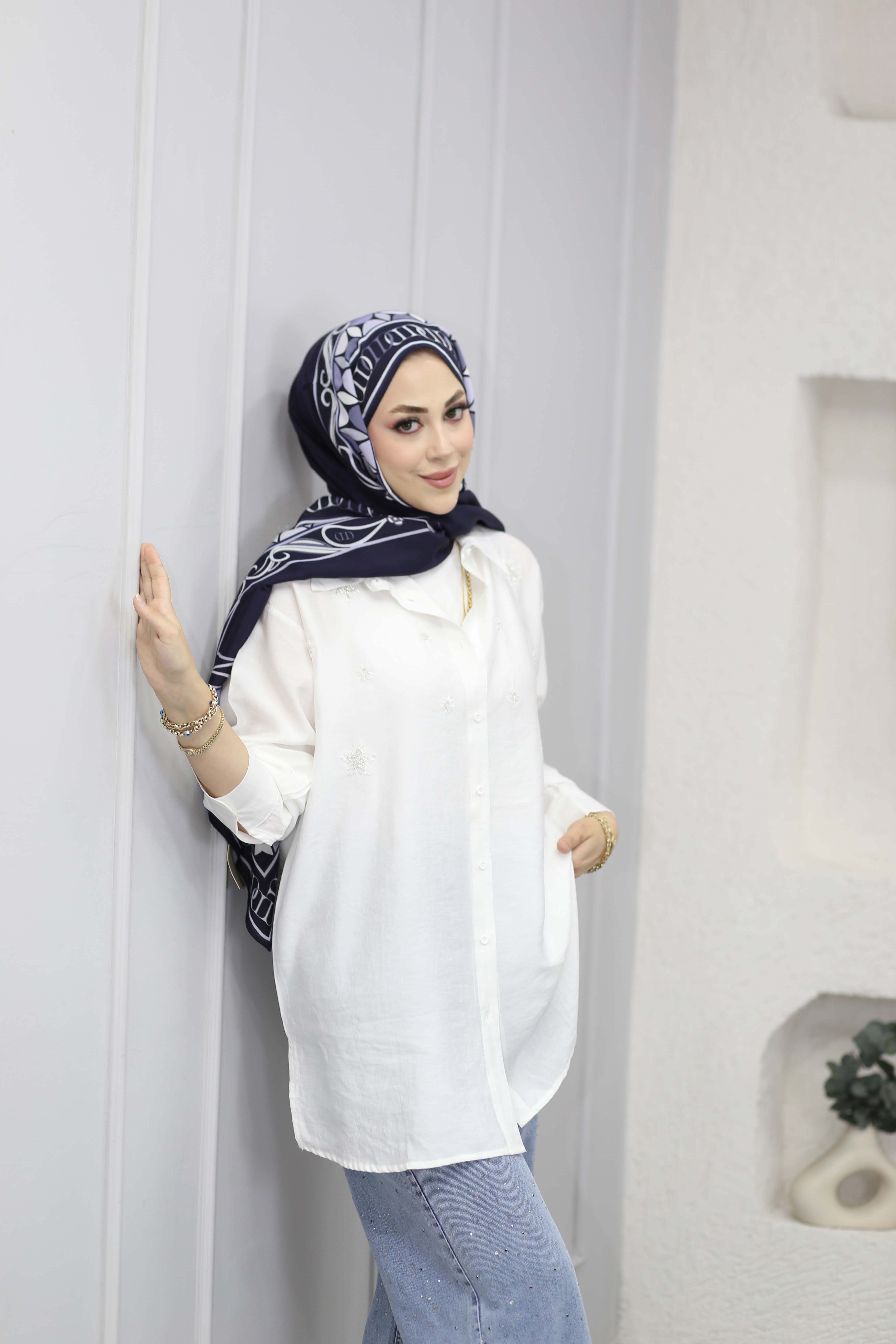 Yıldız Motif İşlemeli Gömlek Beyaz 3466