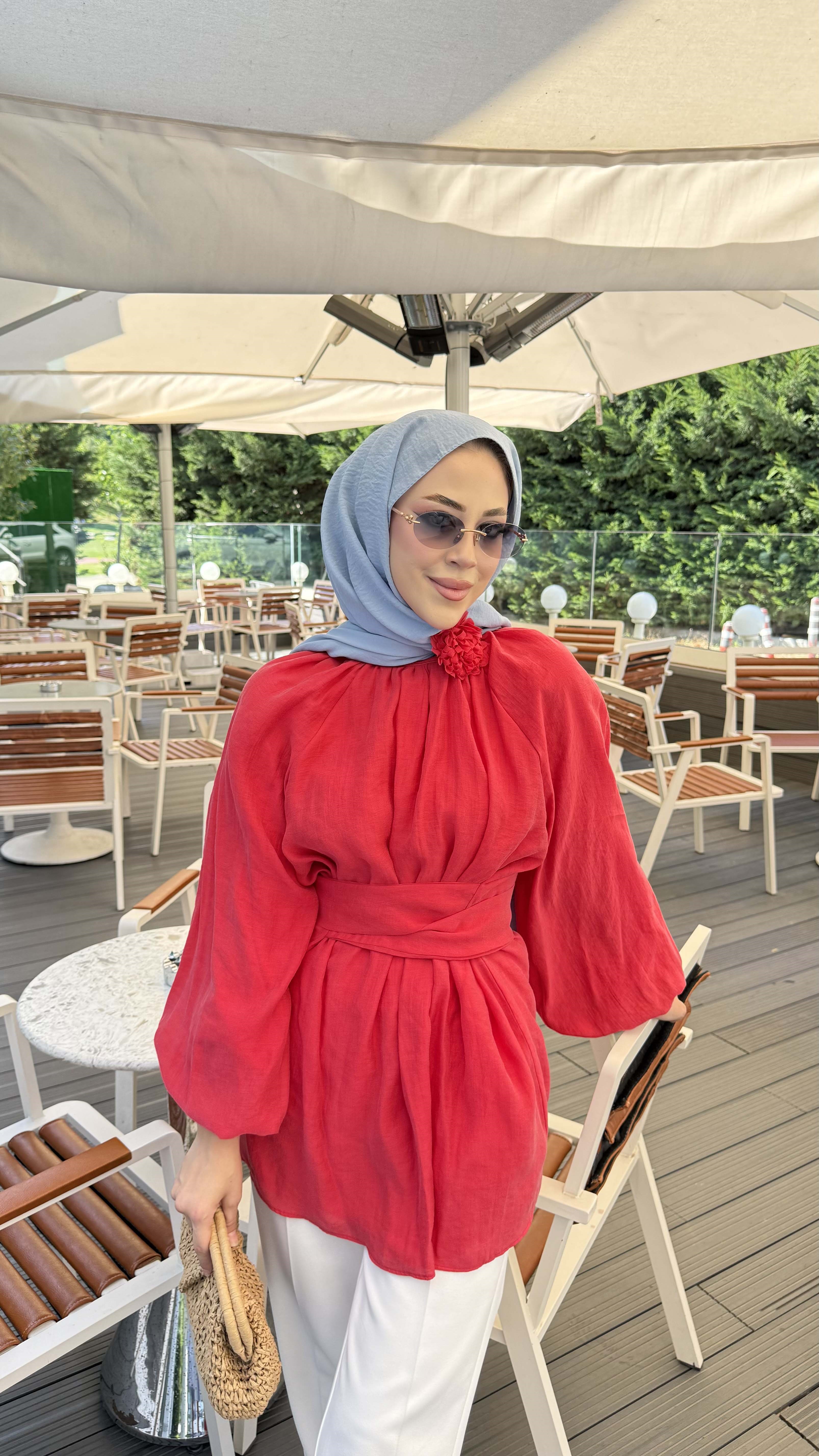 Gül Detaylı Kuşaklı Tunik Kırmızı 2265