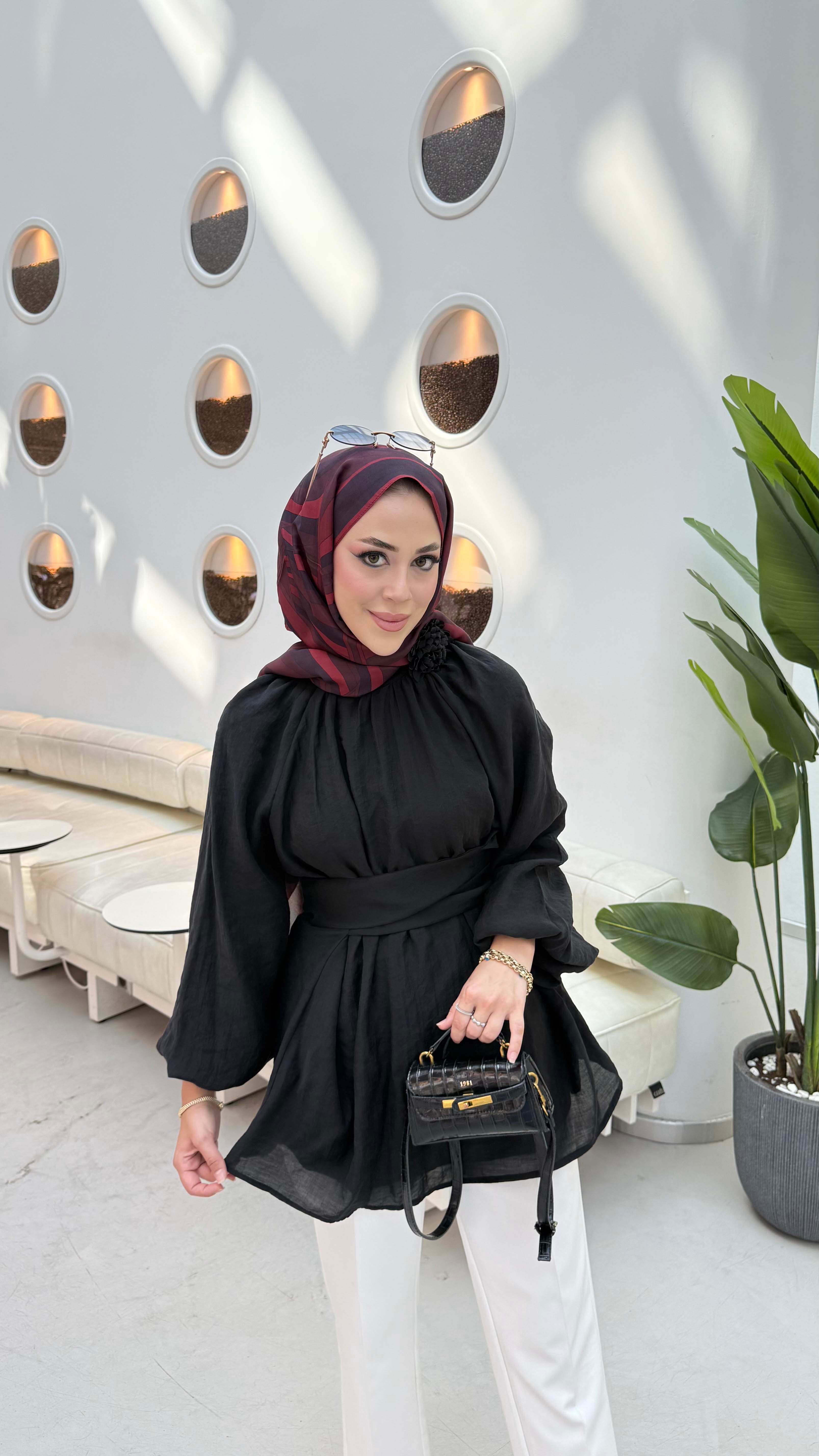 Gül Detaylı Kuşaklı Tunik Siyah 2265