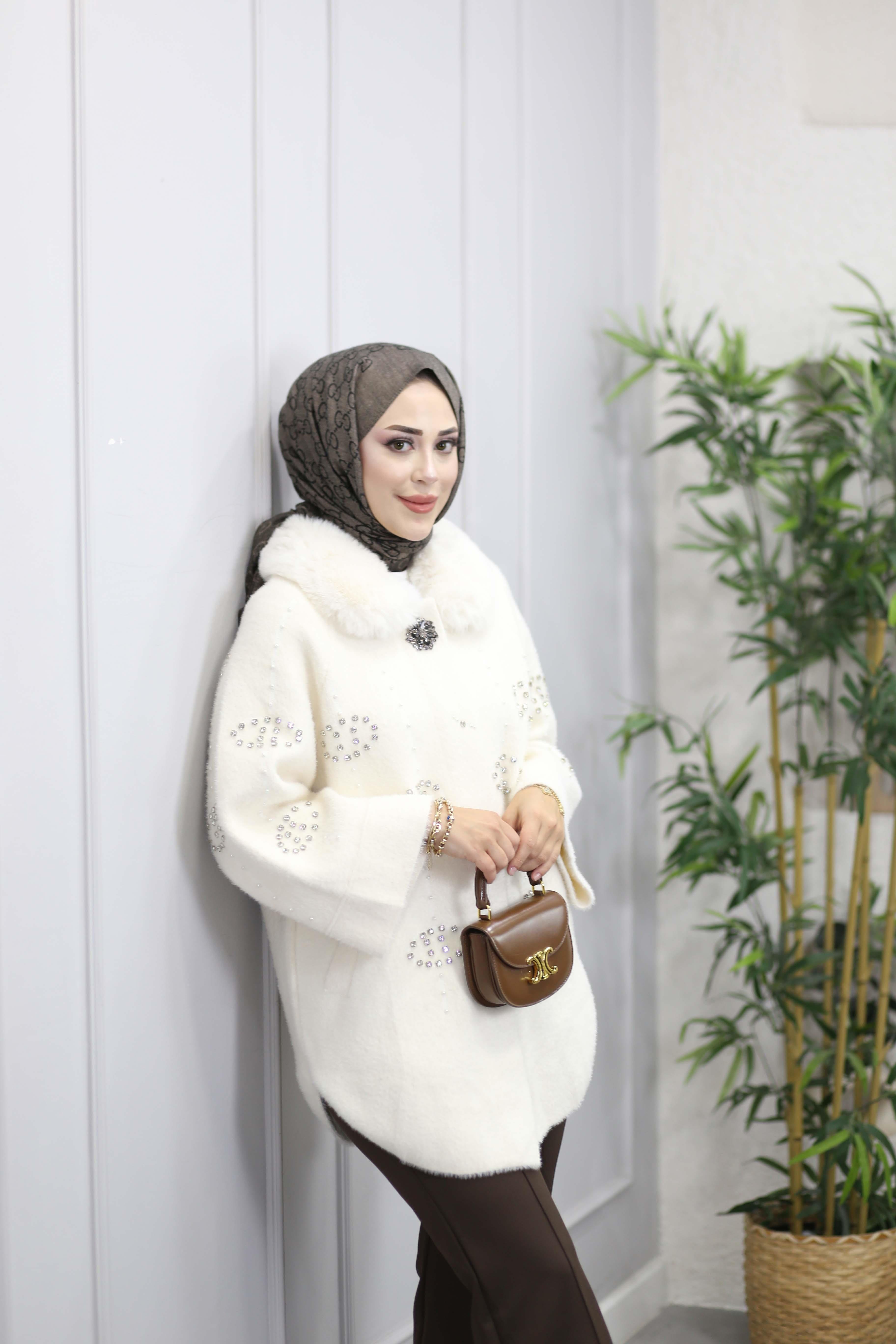 Angora Yakası Kürklü Taş Detaylı Hırka Ekru 140415