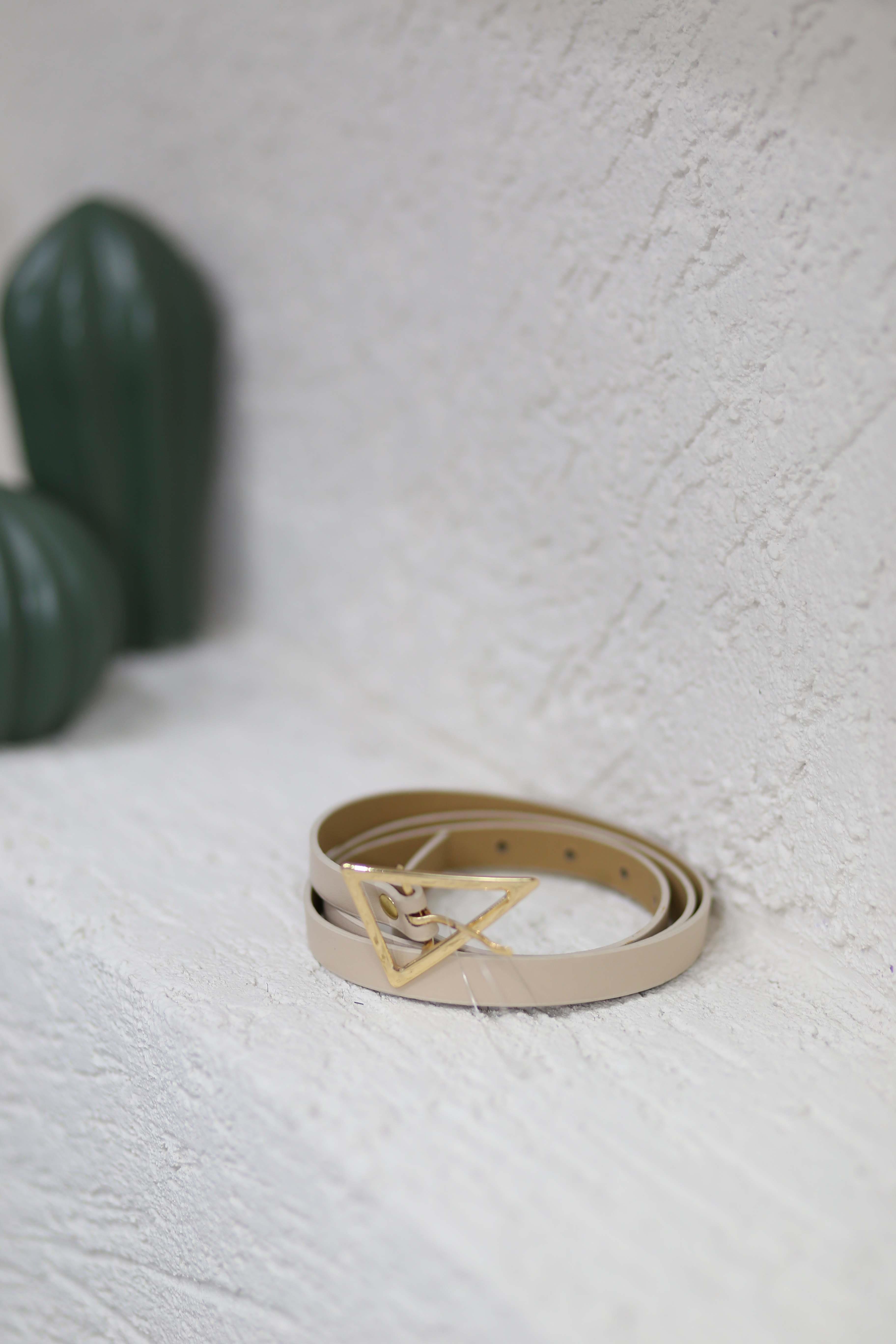 Üçgen Tokalı Kemer Bej KMR03