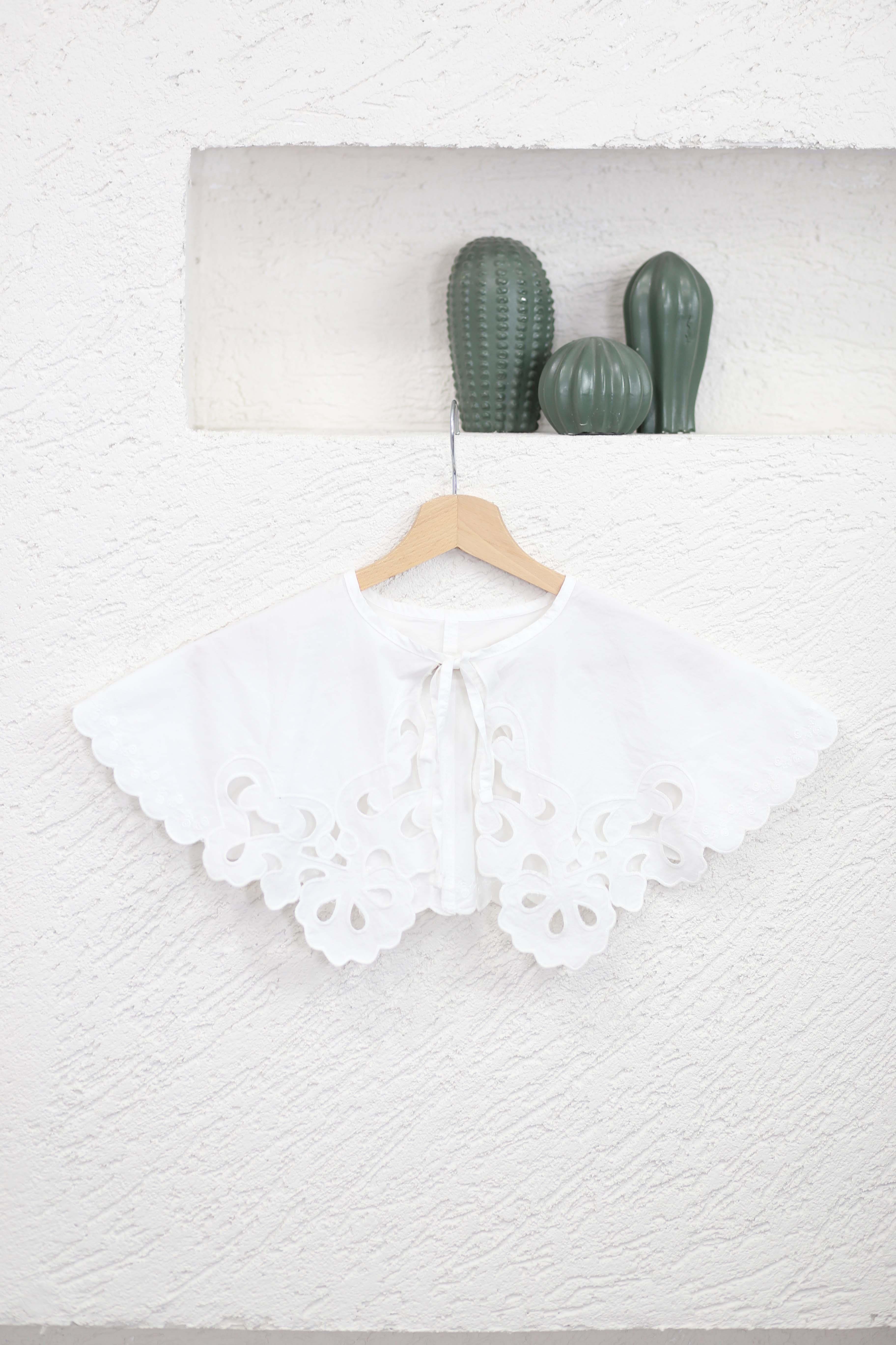 Nakış Detaylı Yakalık Beyaz 26029