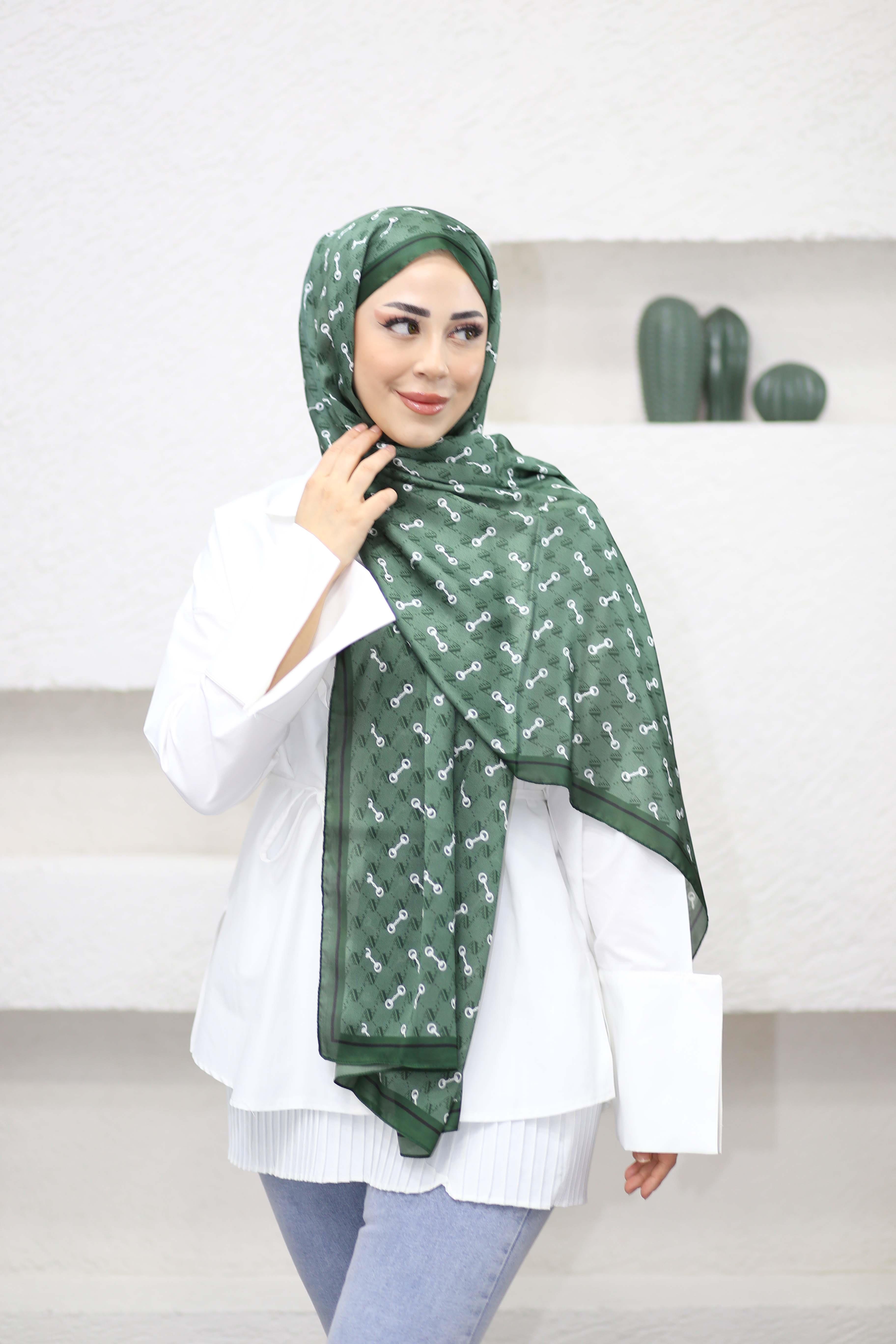 İthal Monogram Desen Şal Zümrüt Yeşili 2110