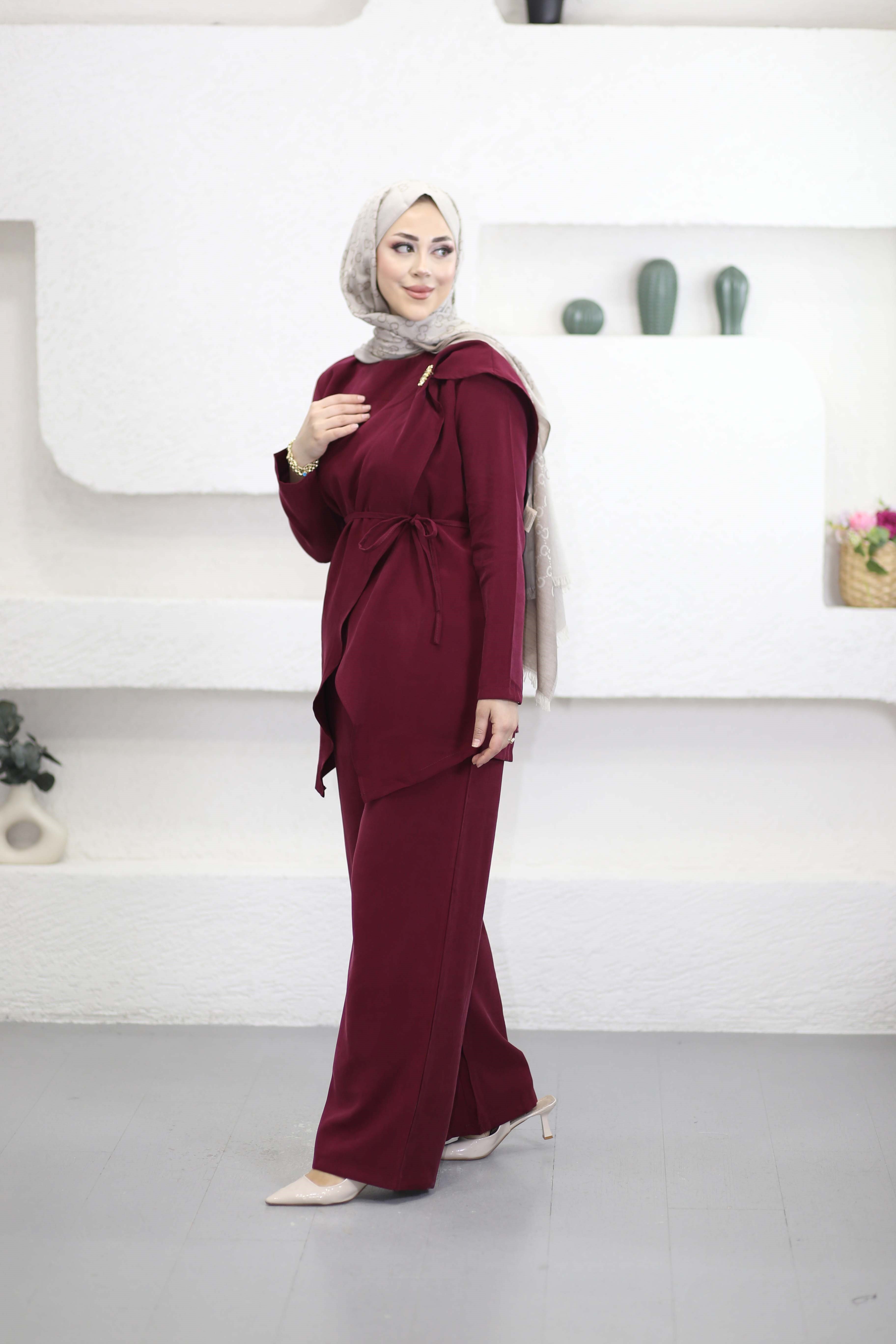 Güneş Broşlu Çapraz Takım Bordo 013