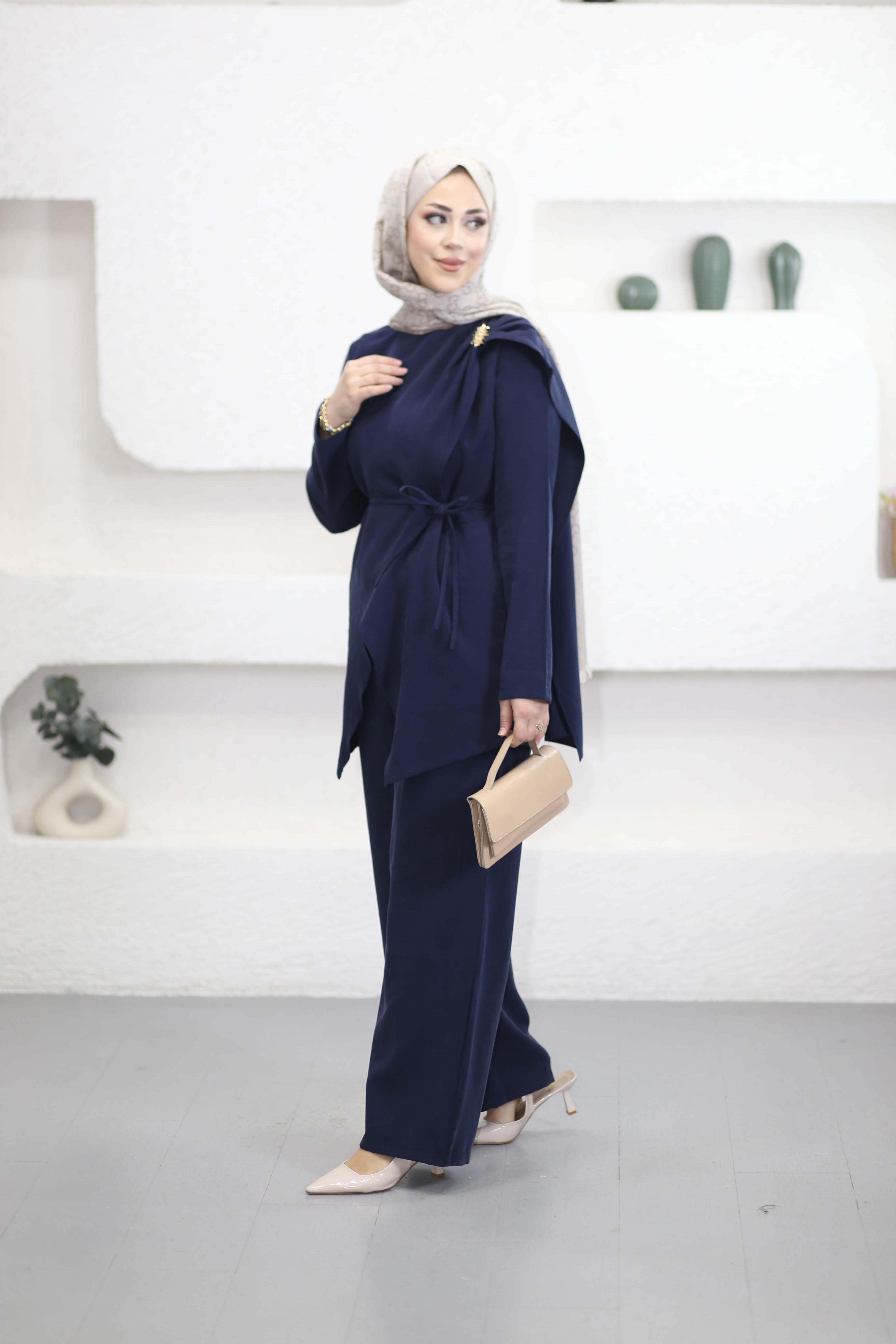 Güneş Broşlu Çapraz Takım Lacivert 013