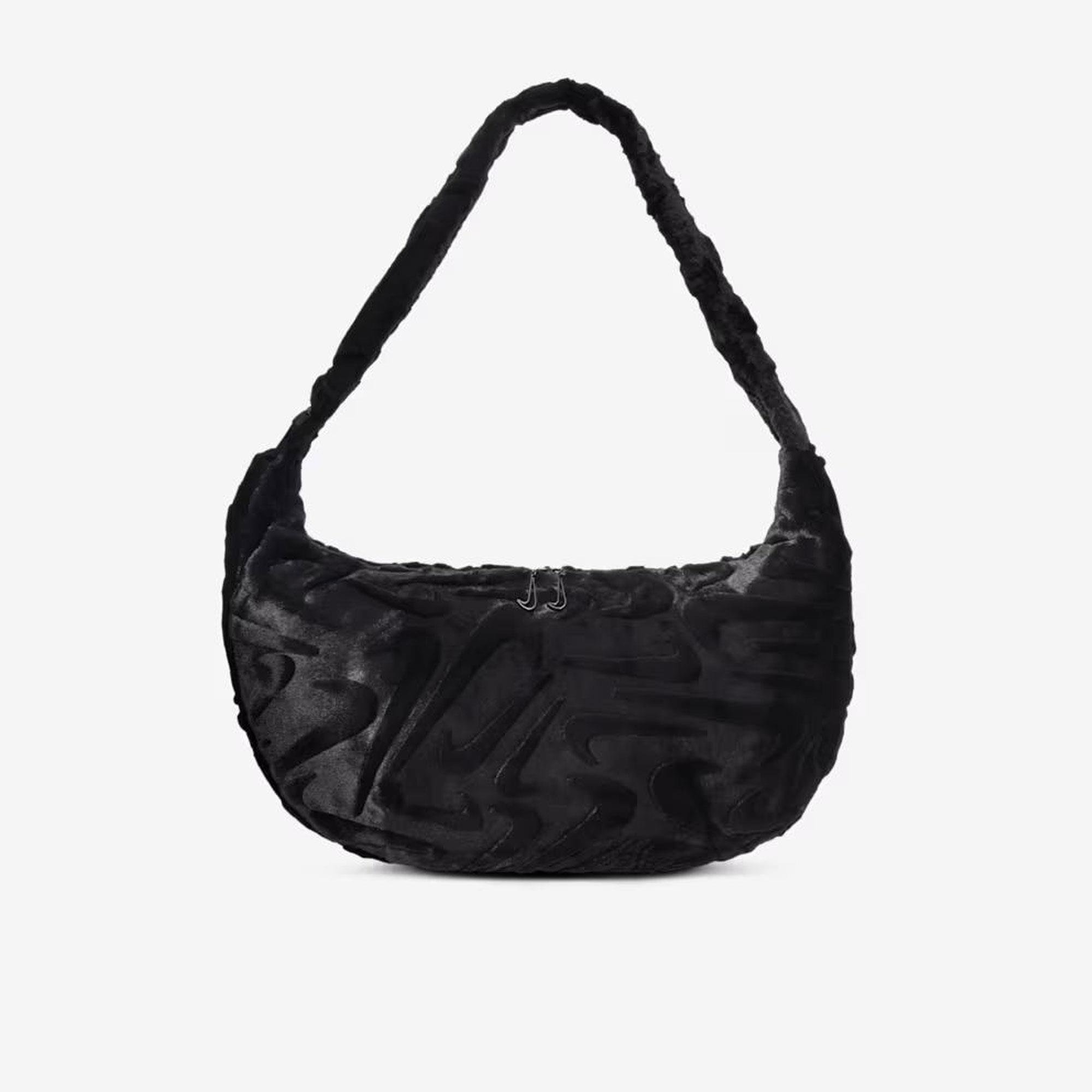 NK NSW FX FUR SLOUCHY BAG - BEYAZ