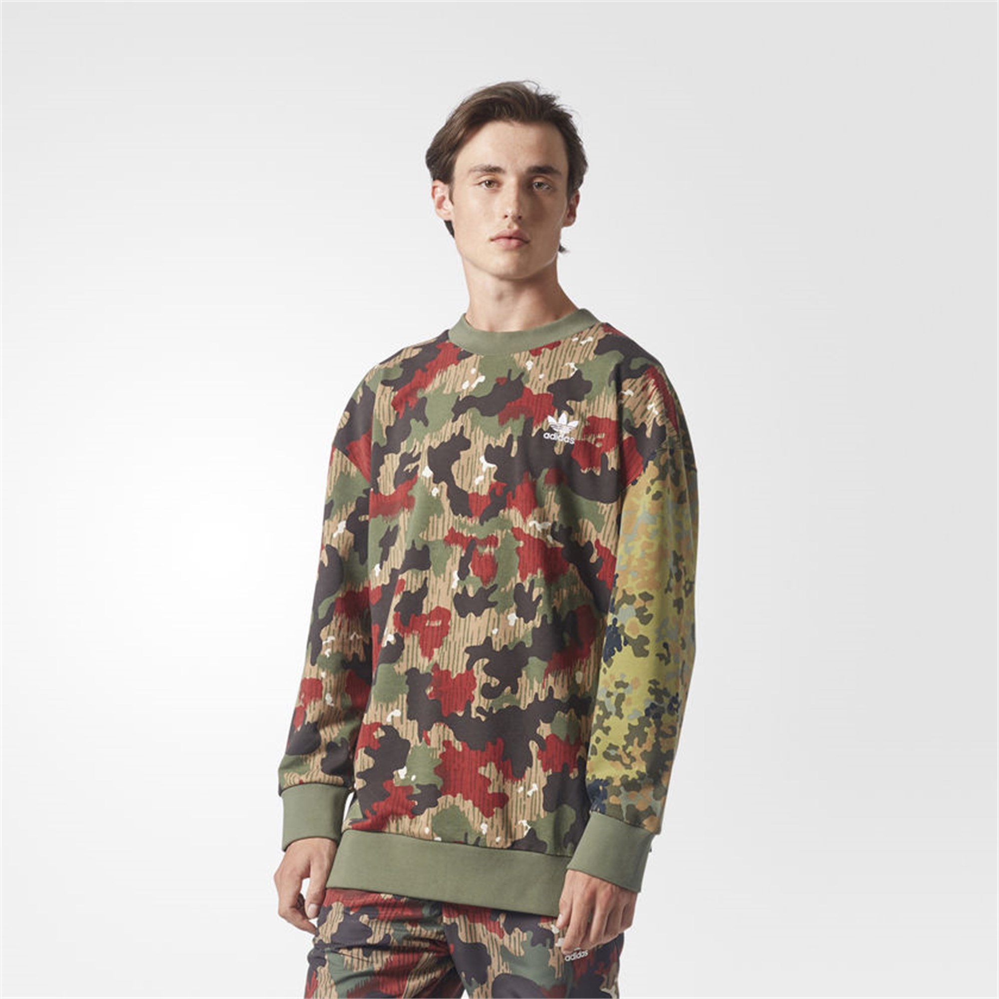 adidas Pharrell Williams Hu Hiking Camo Crew Erkek Sweatshirt Ürün kodu:  CY7863 | Etichet Sport