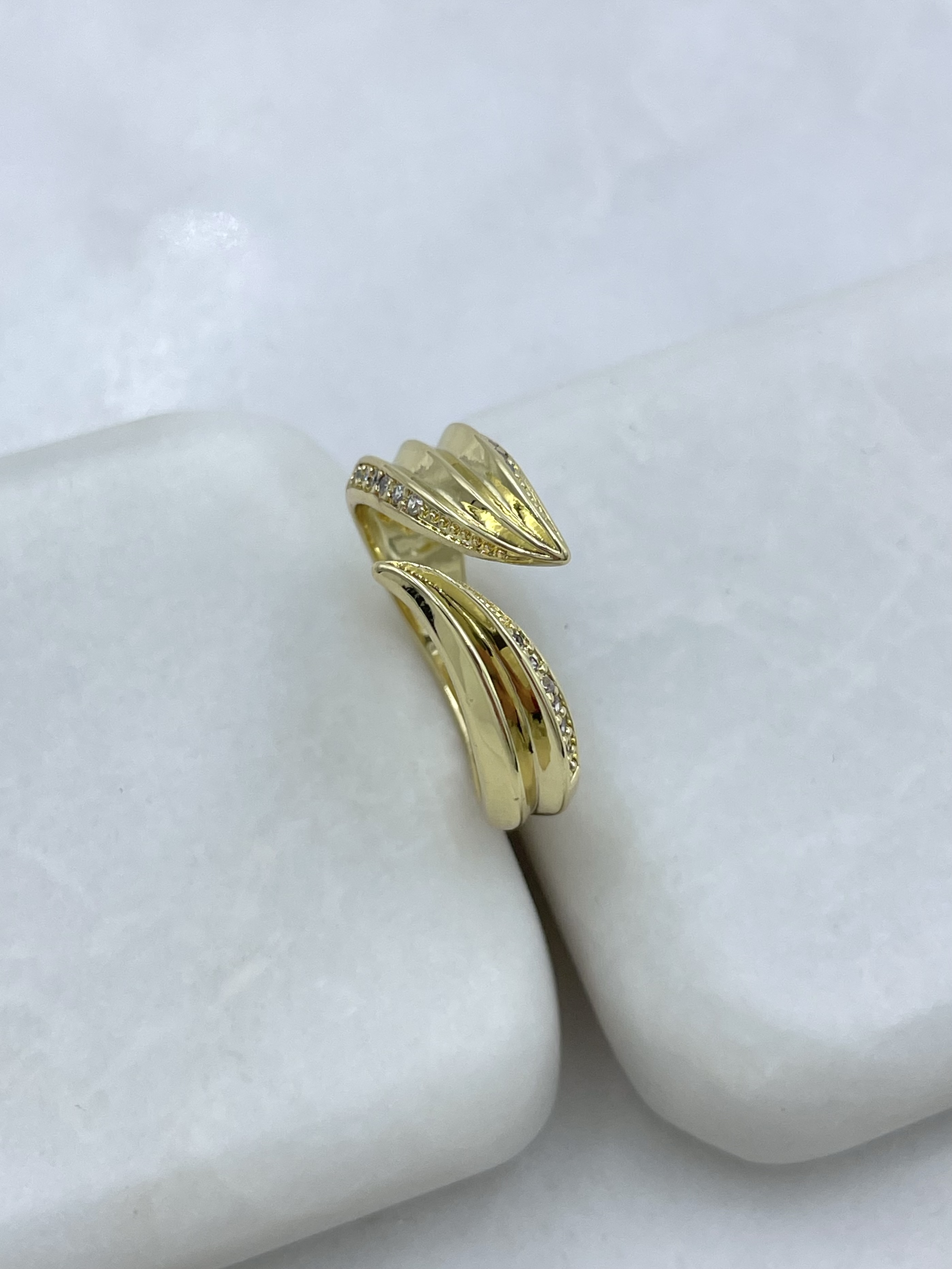 Altın Kaplama Gömme Taşlı Dalga Birleşim Yüzük Gold