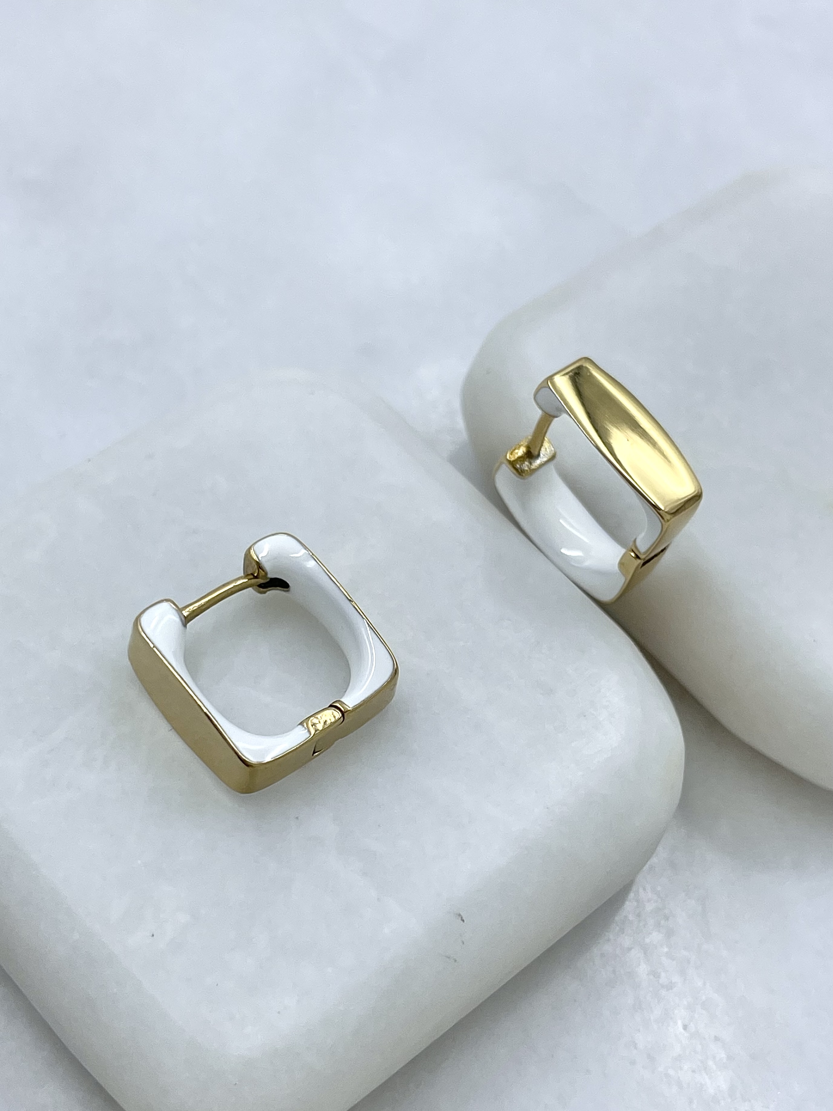 Özel Seri Beyaz Mineli Kare Küpe Gold