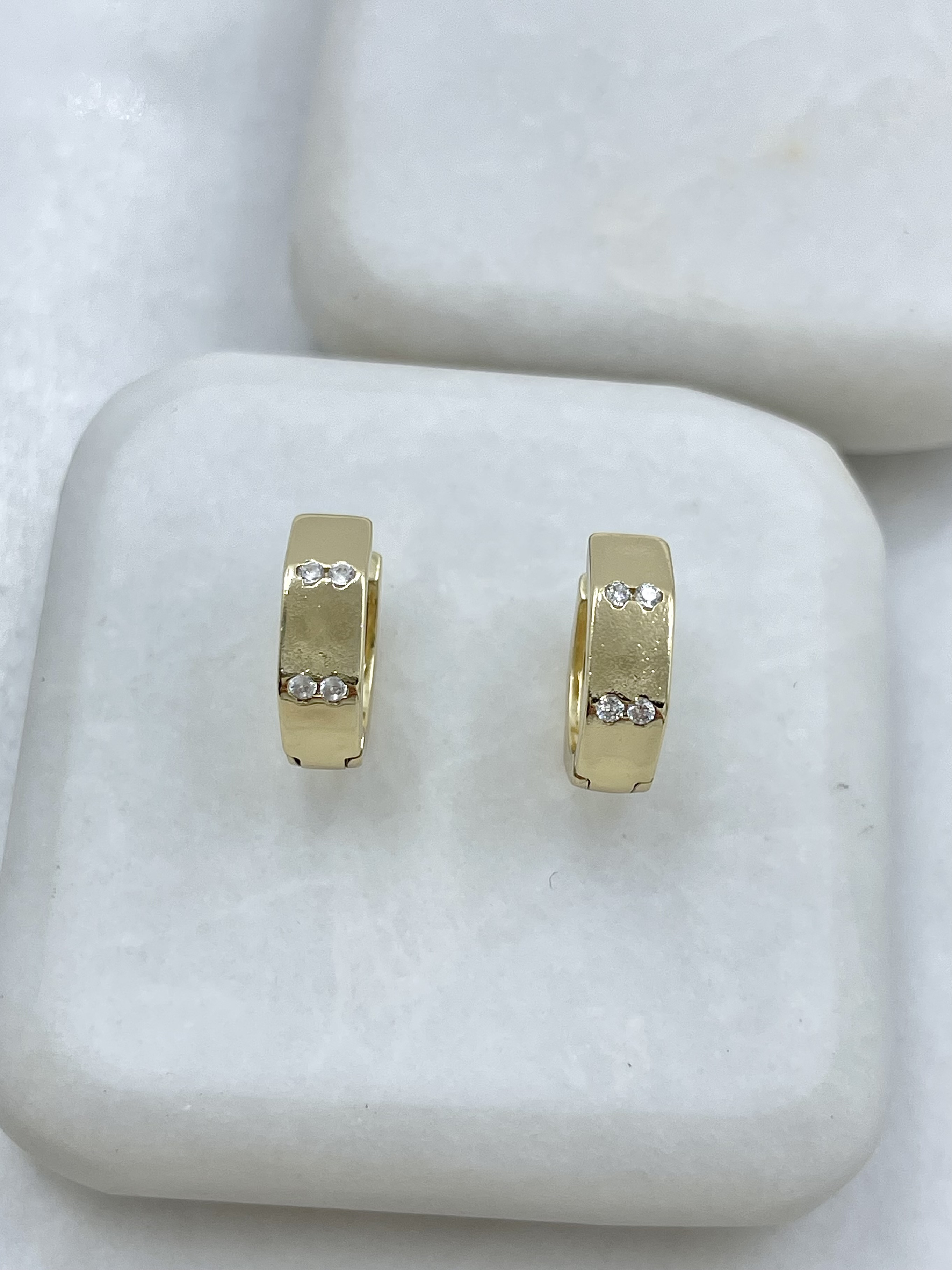 Özel Seri Köşeli Kristal Taşlı Halka Küpe 1.4 cm Gold