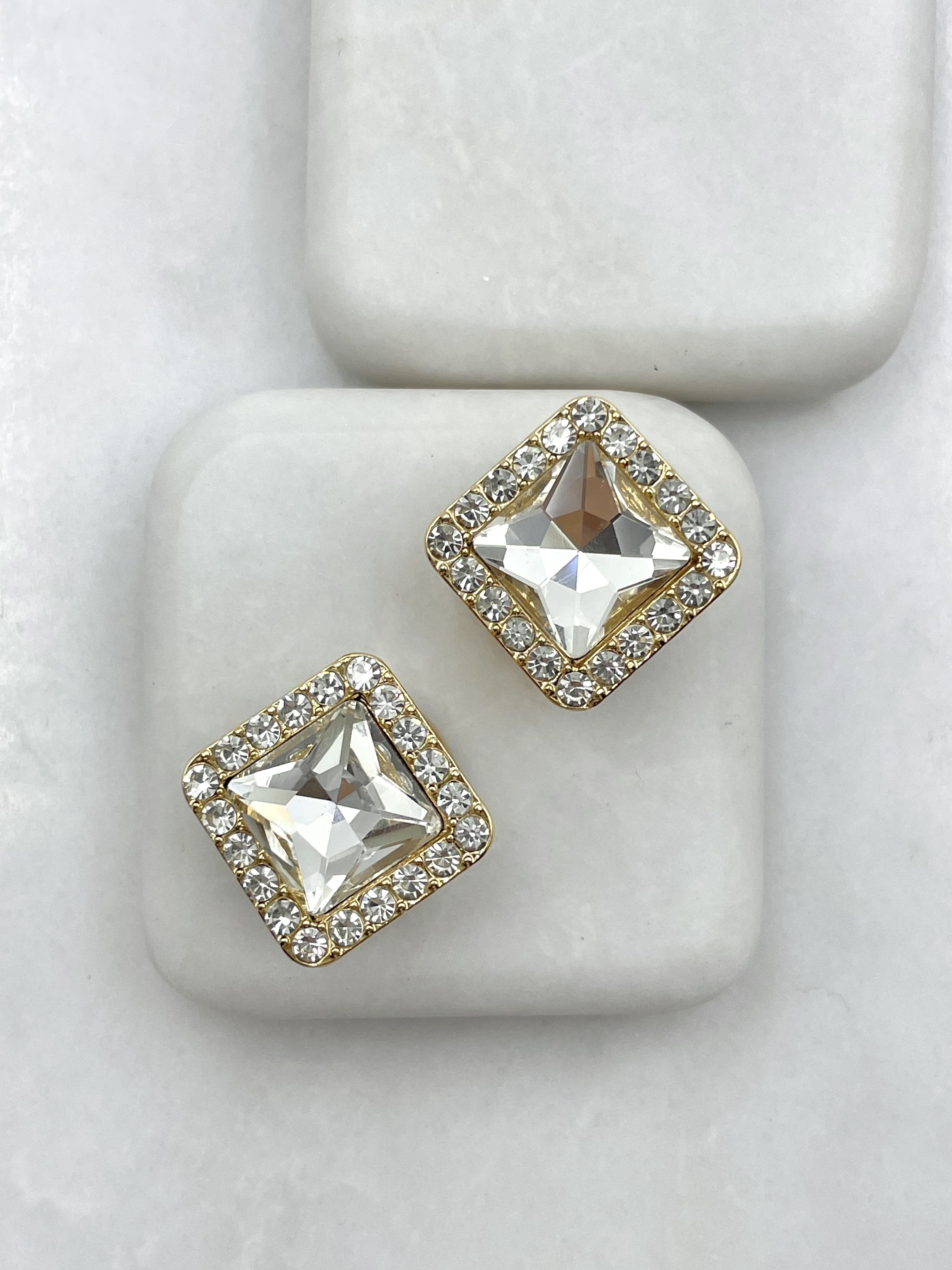 Kristal Taşlı Kare Düğme Aksesuarı Gold