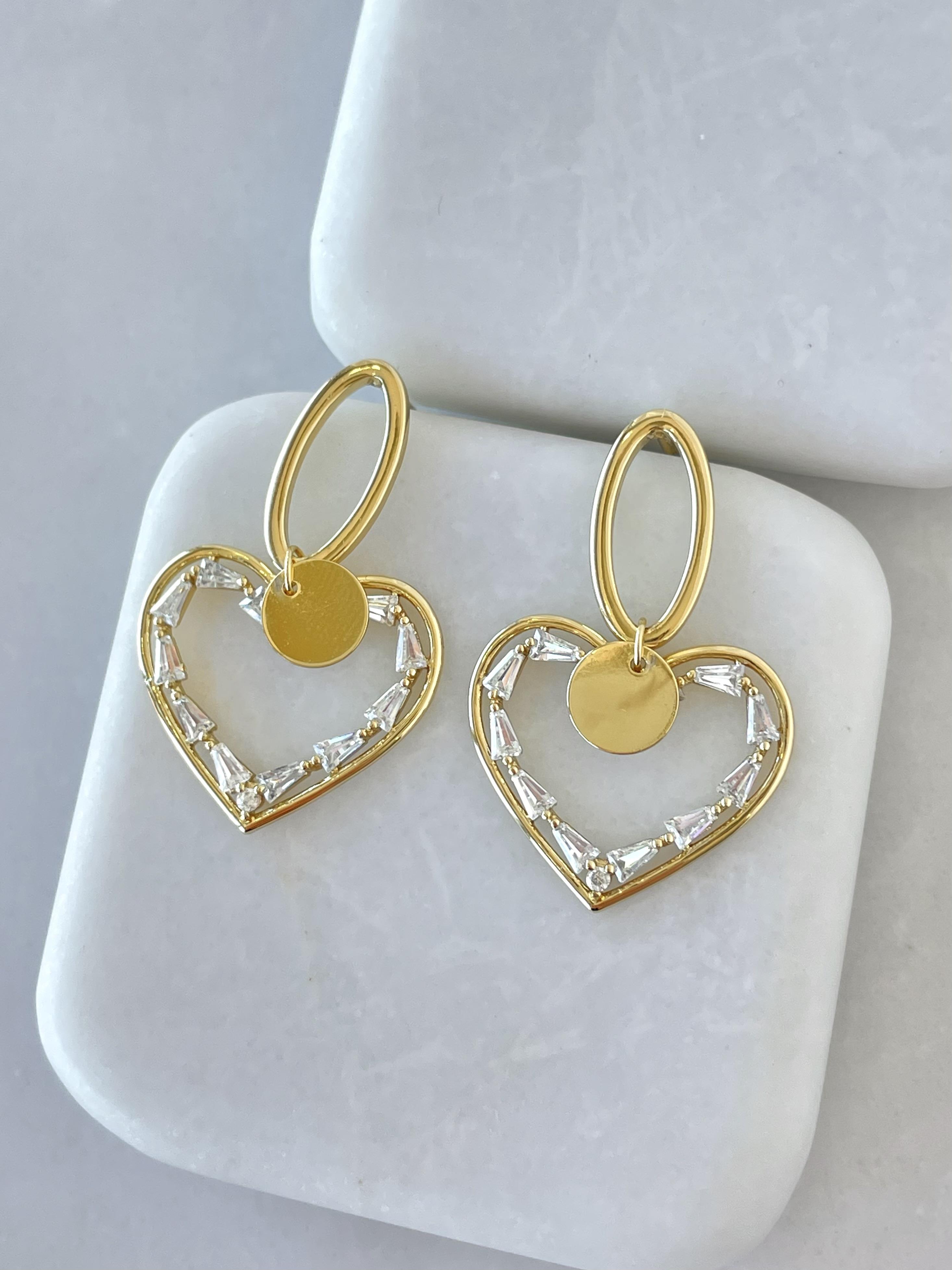 Özel Seri Baget Taşlı Kalp Sallantılı Küpe Gold