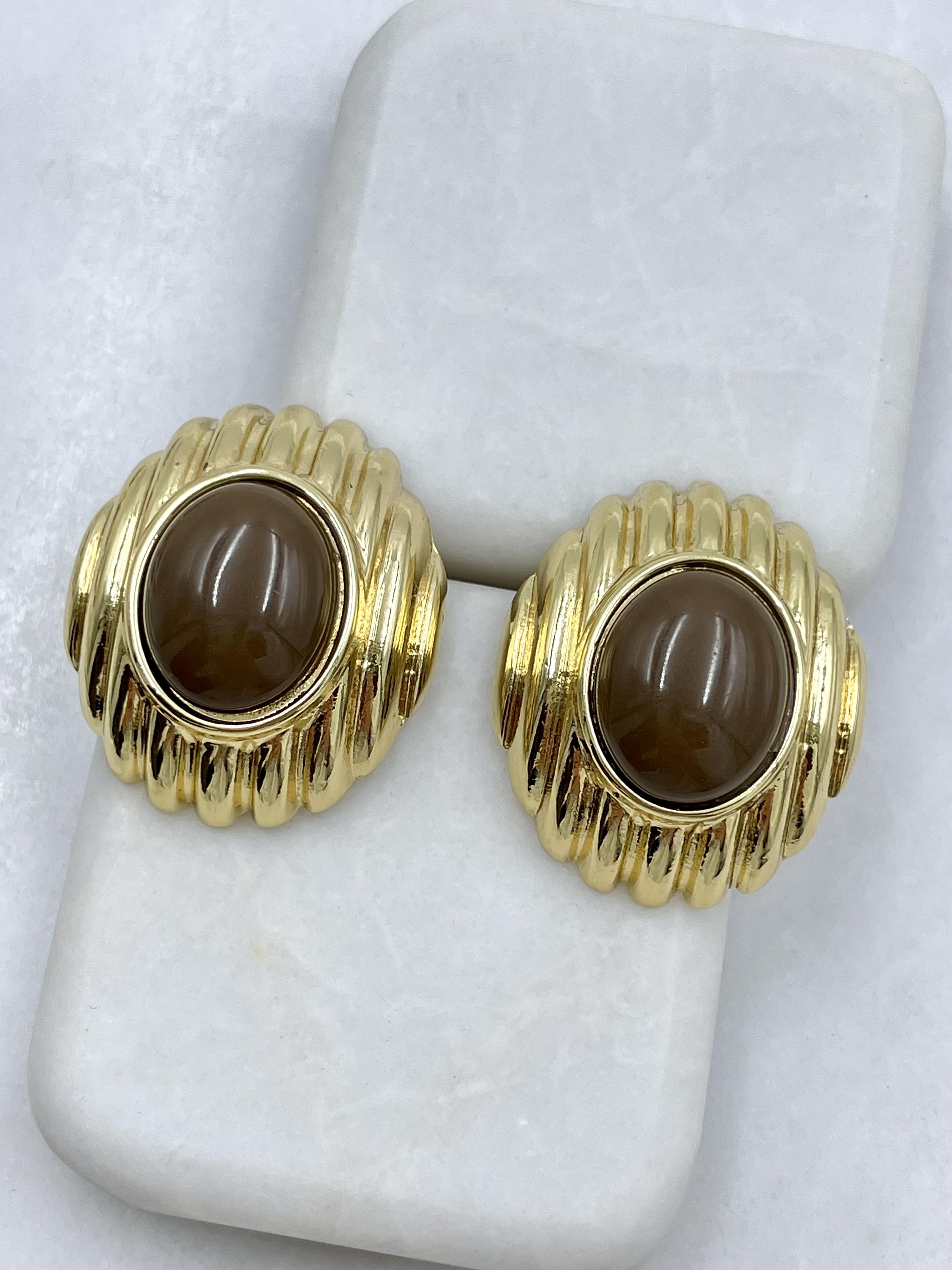 Altın Kaplama Taşlı Yatay Plaka Daire Küpe Kahve