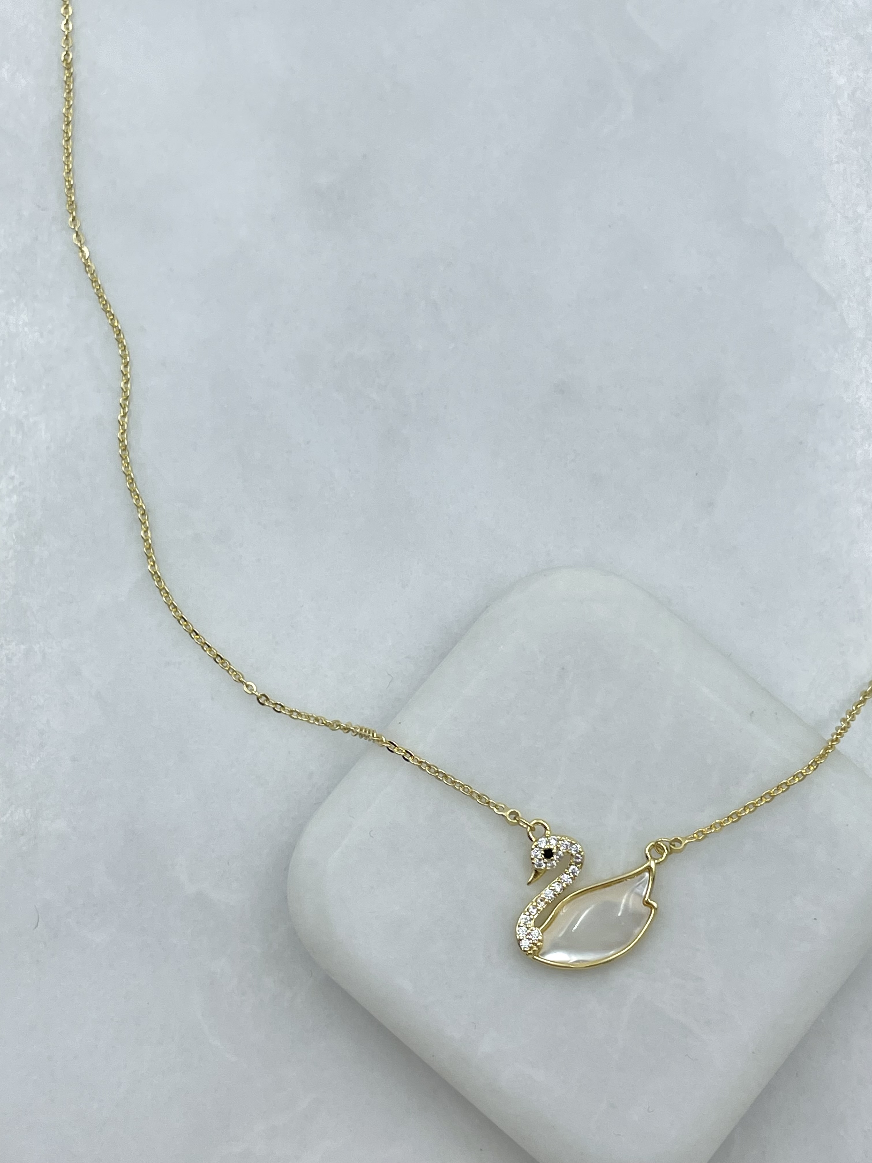 Altın Kaplama Opal Taşlı Kuğu Kolye Gold