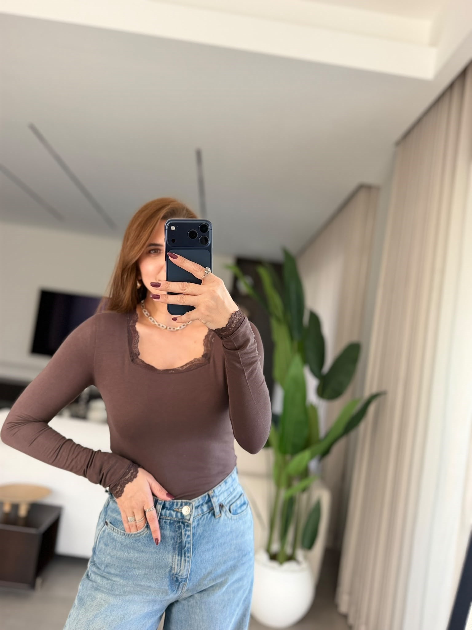 Acı Kahve Kare Yaka Dantel Bluz