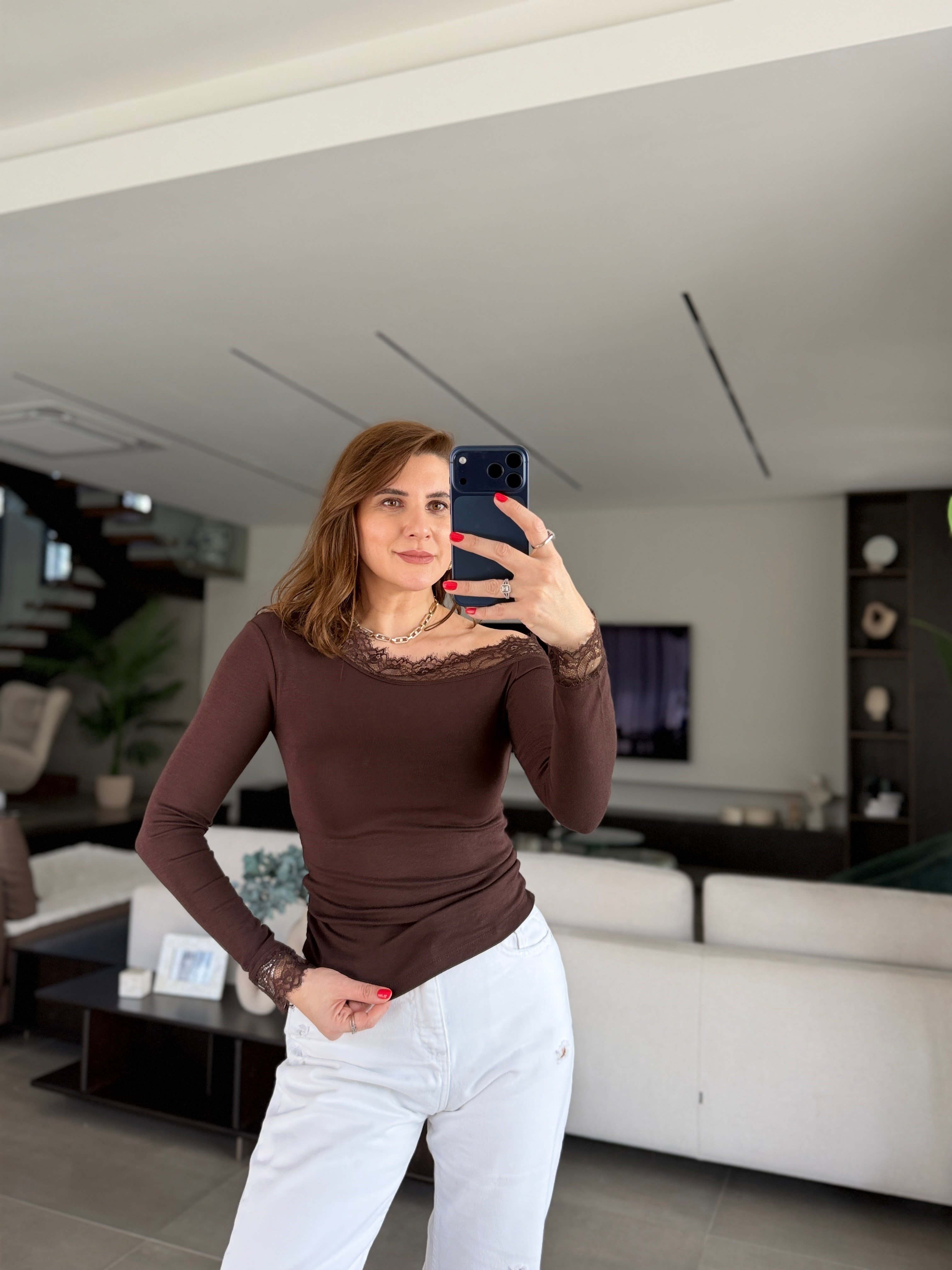 Acı Kahve Tek Omzu Açık Dantelli Bluz