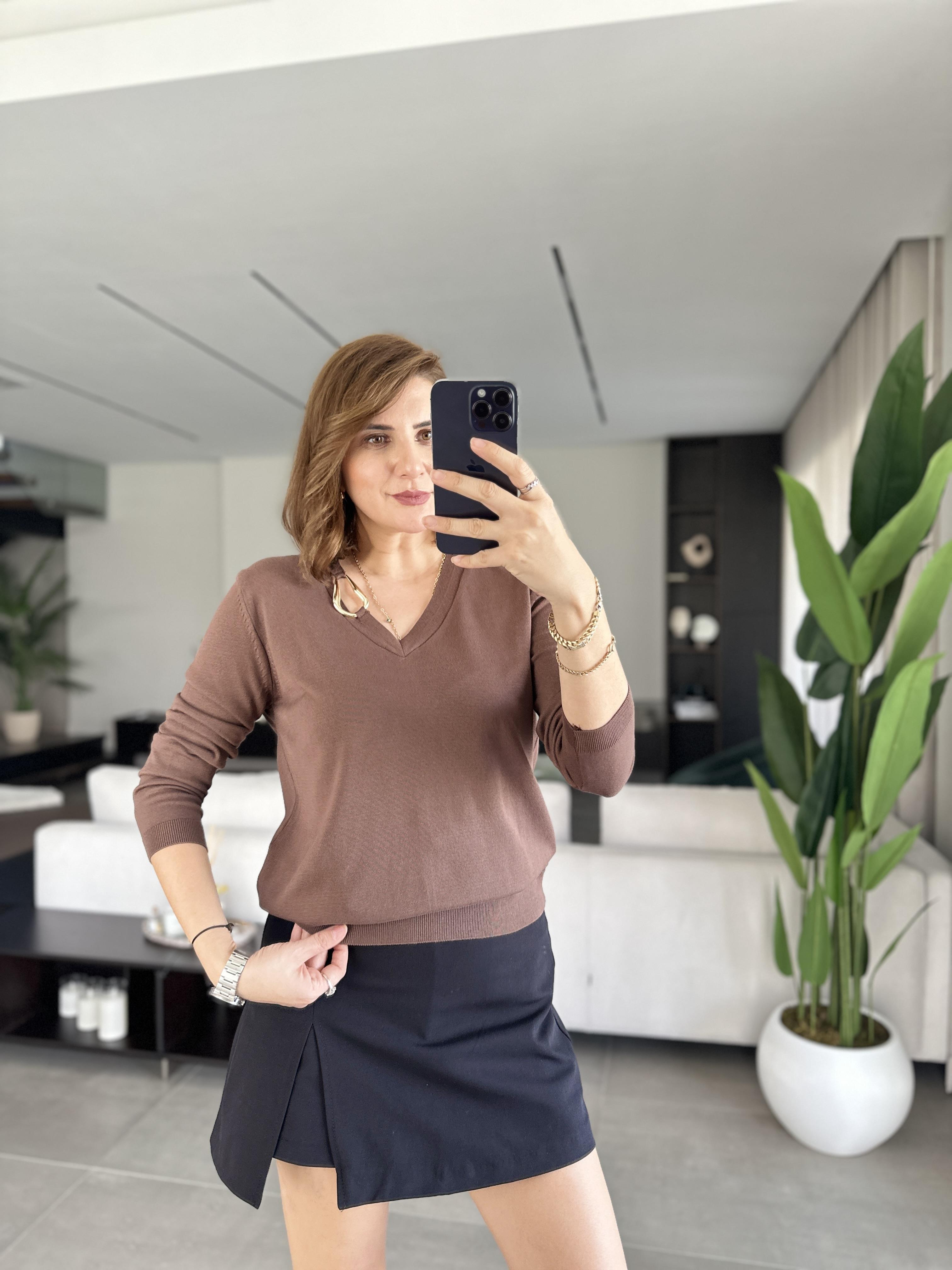 Acı Kahve V Yaka Toka Detaylı Bluz