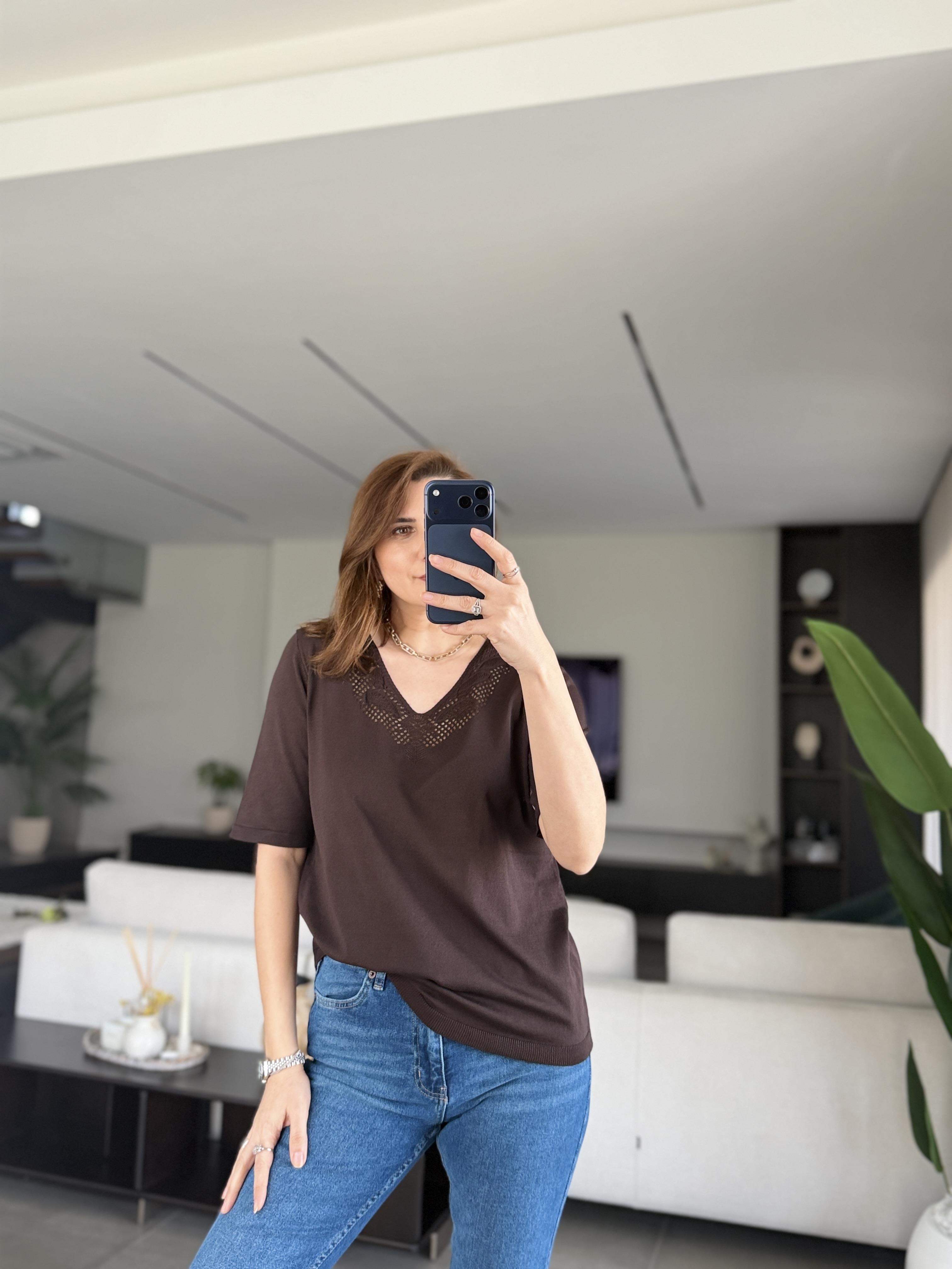 Acı Kahve Yaka Ve Sırt Detaylı Bluz