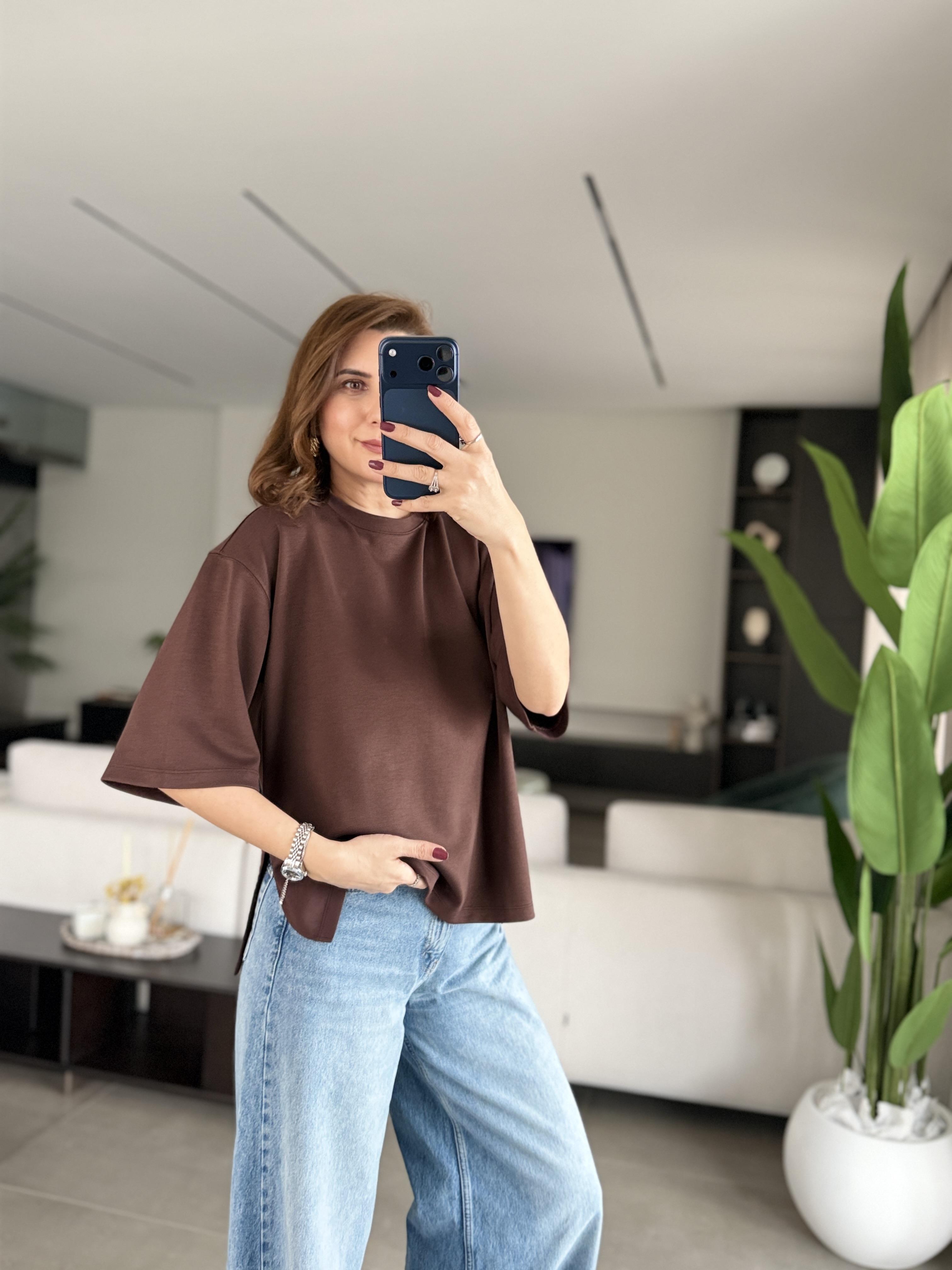Acı Kahve Yanı Yırtmaç Detaylı Omuz Dikişli Basic T-shirt