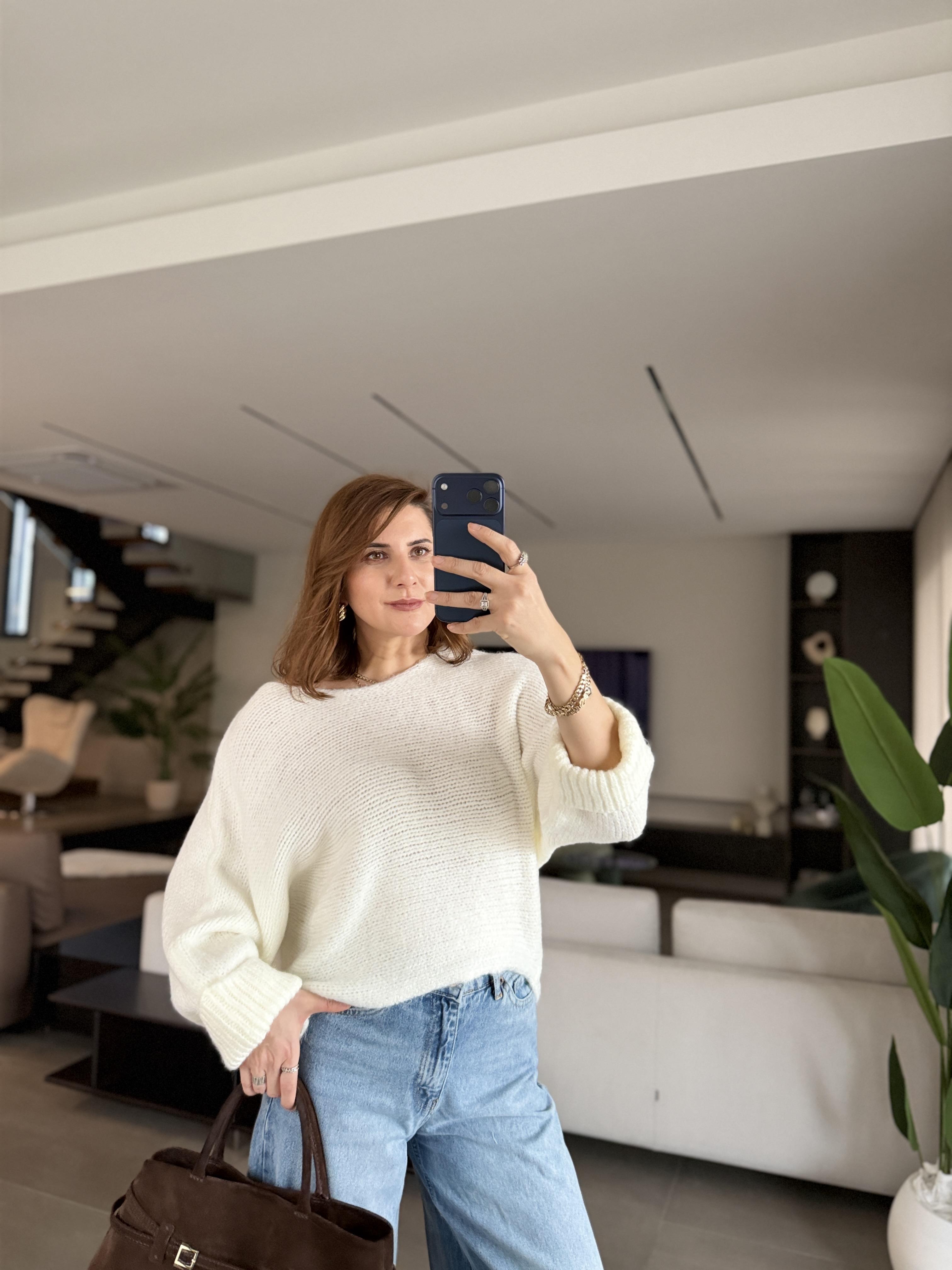 Beyaz Kol Katlamalı Triko Kazak