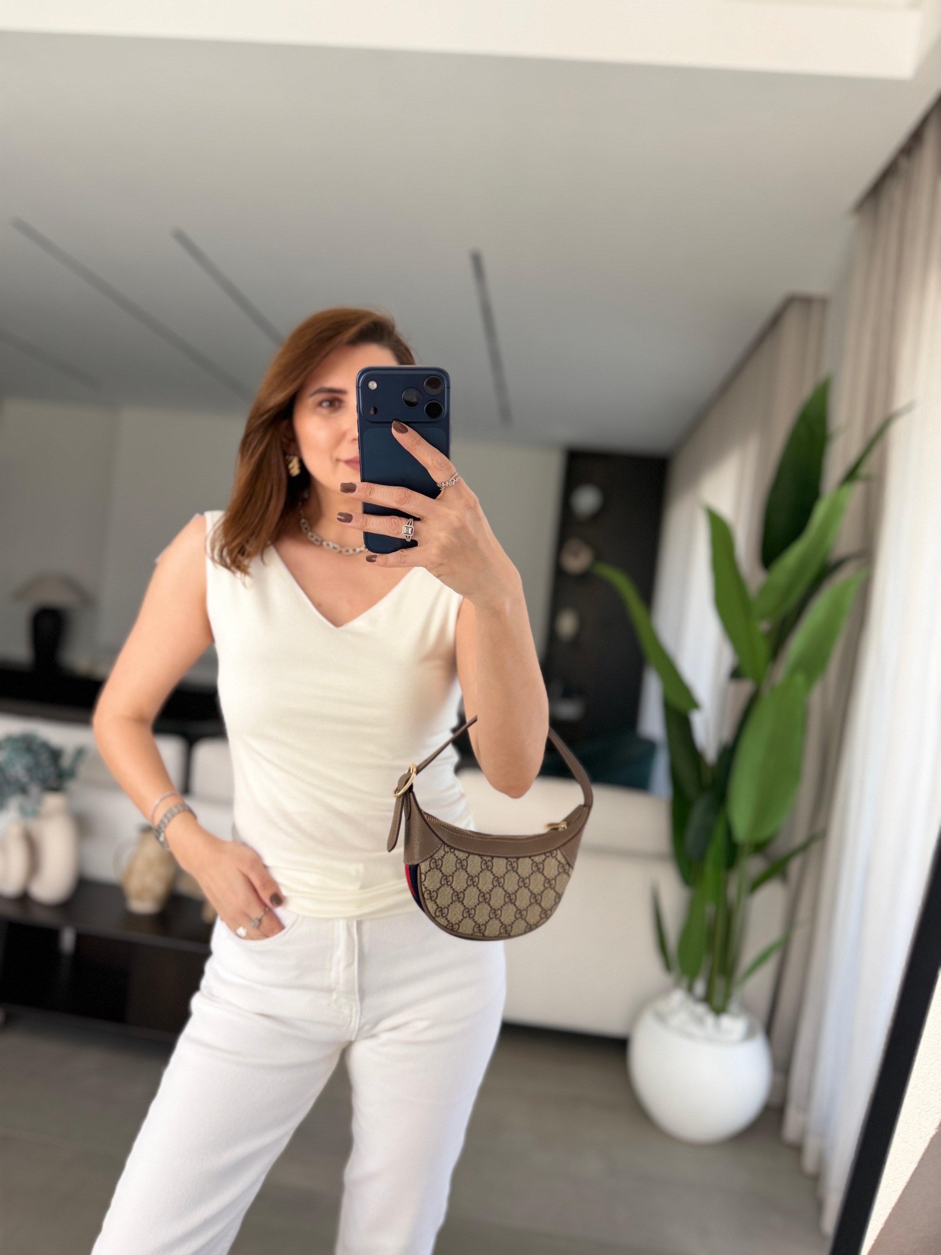 Beyaz Ön Ve Arka V Yaka Atlet