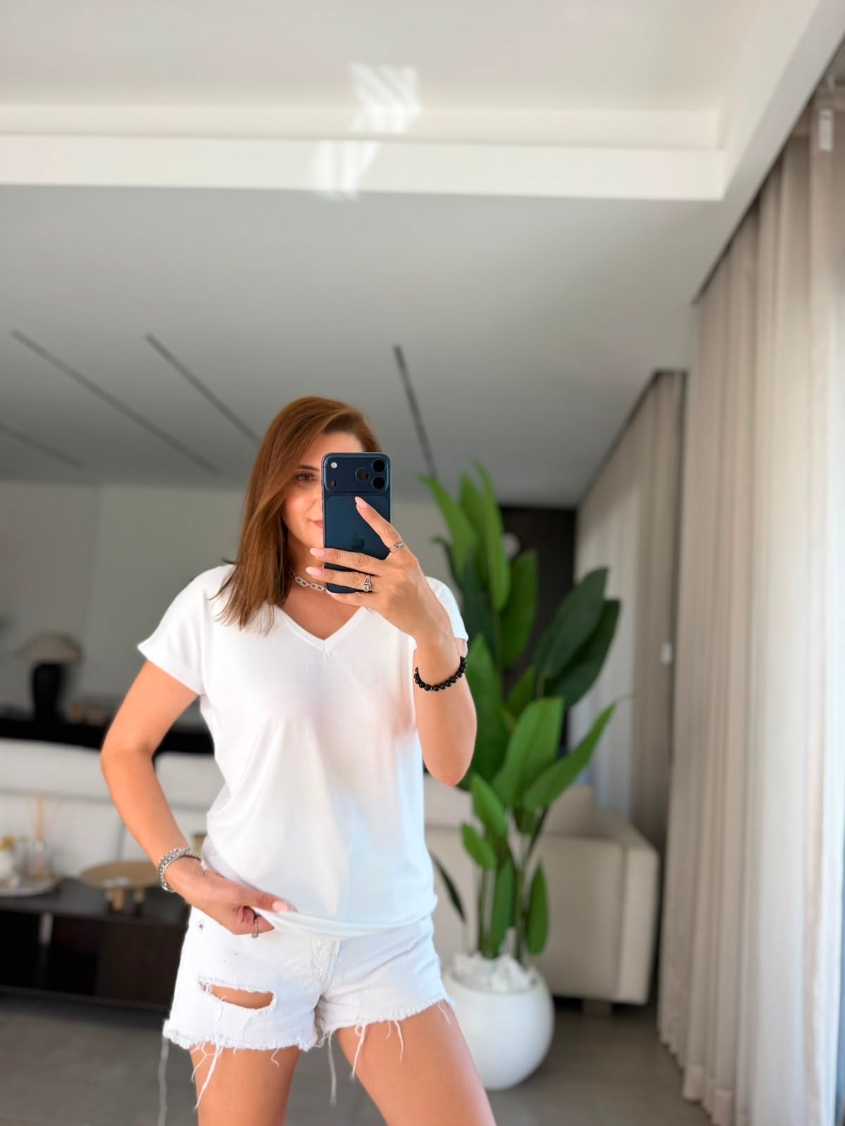 Beyaz Ön Ve Arka V Yaka Basic T-shirt