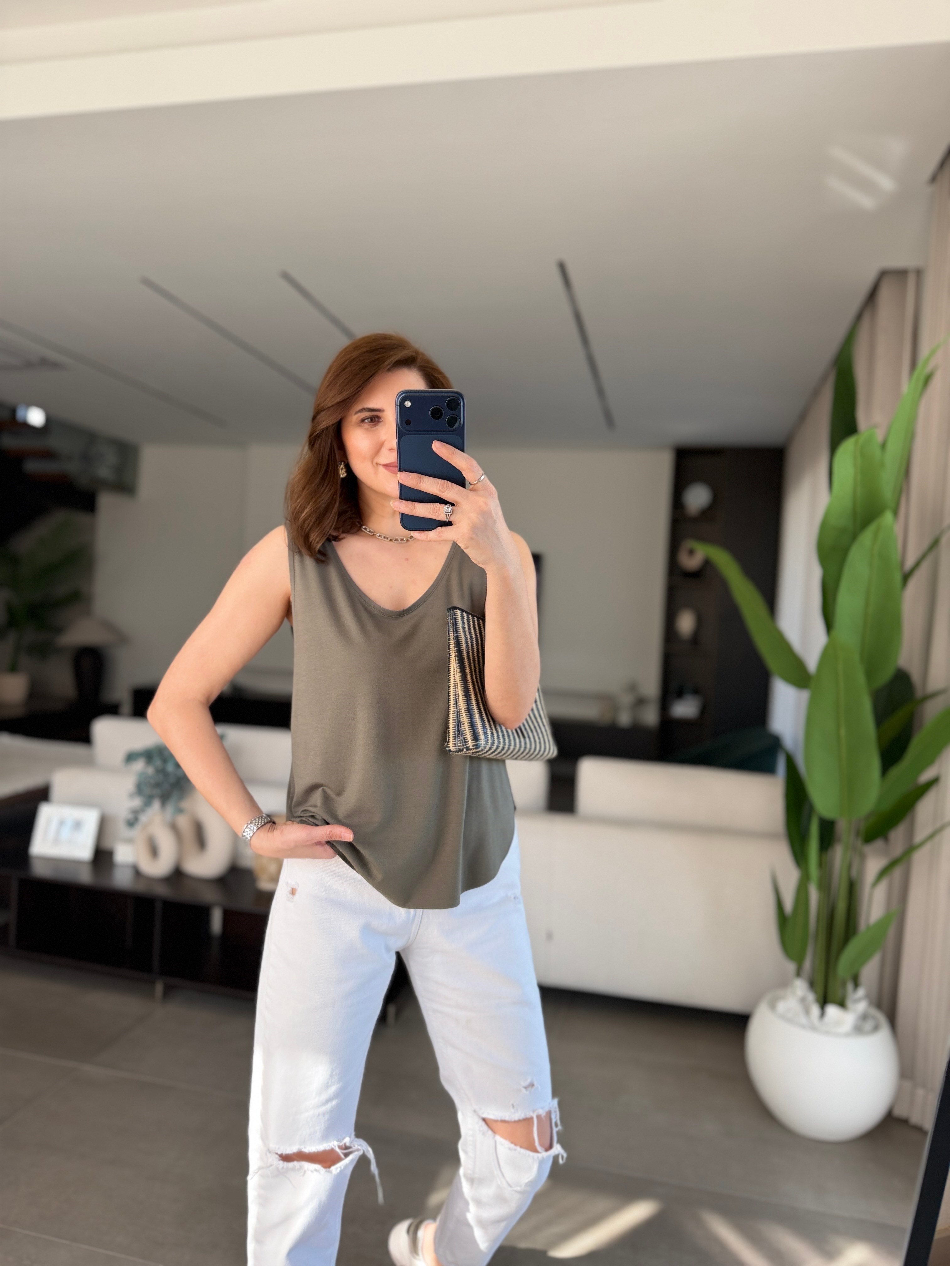 Haki V Yaka Lazer Kesim Kolsuz Atlet