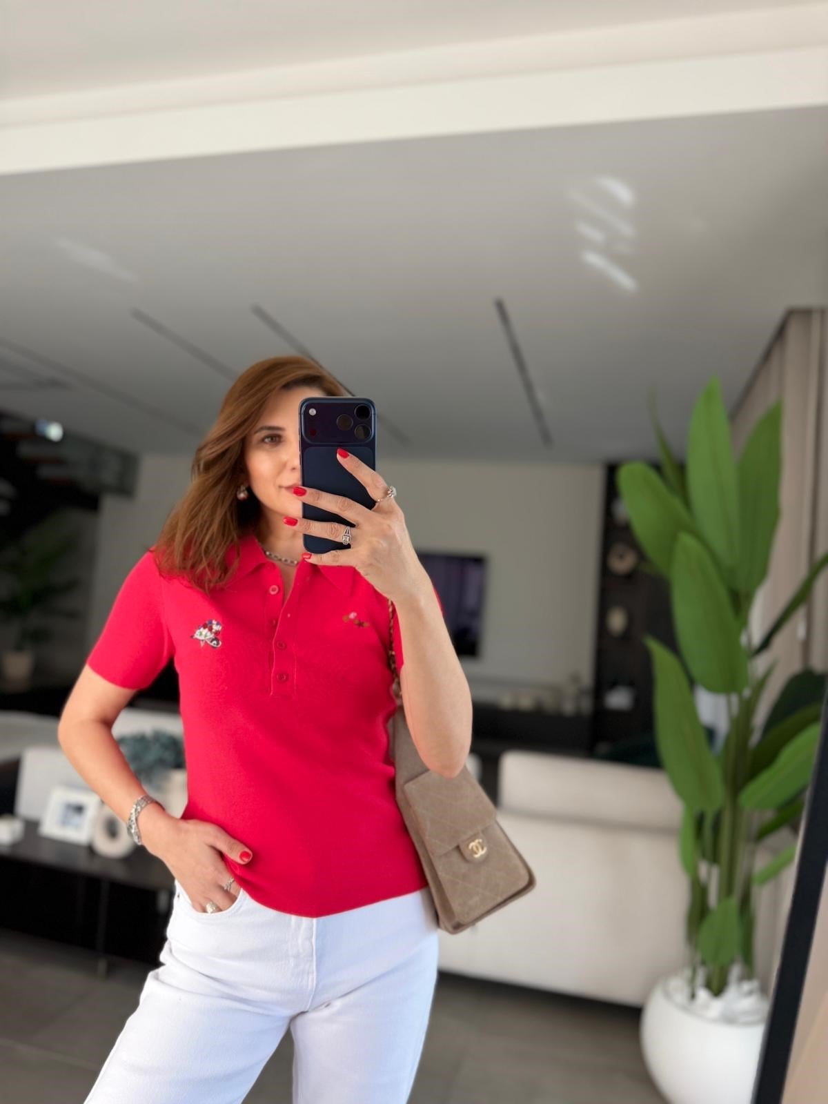 Kırmızı Nakış Detaylı Düğmeli Bluz
