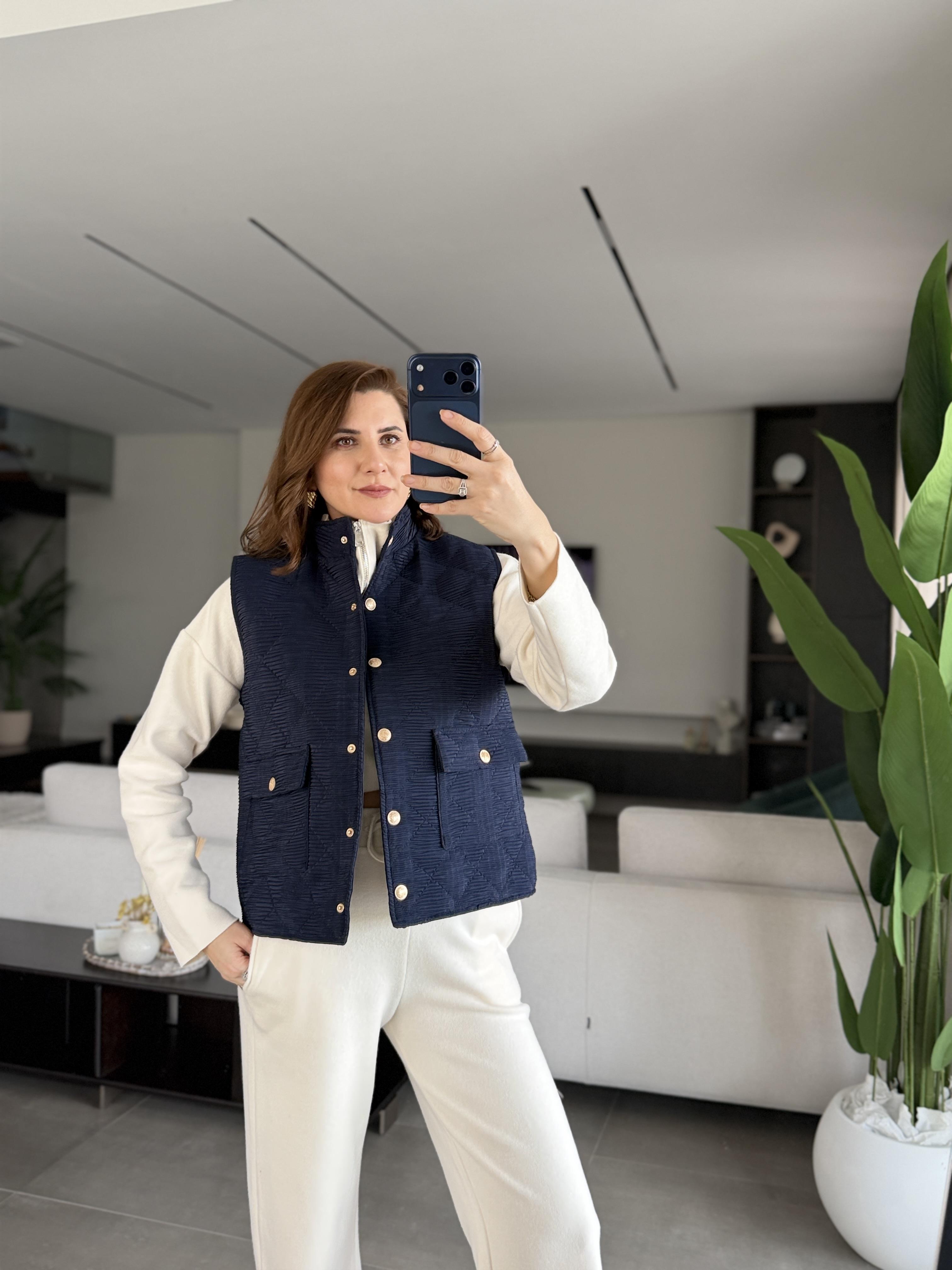 Lacivert  Kapitoneli Gold Düğmeli Kısa Yelek
