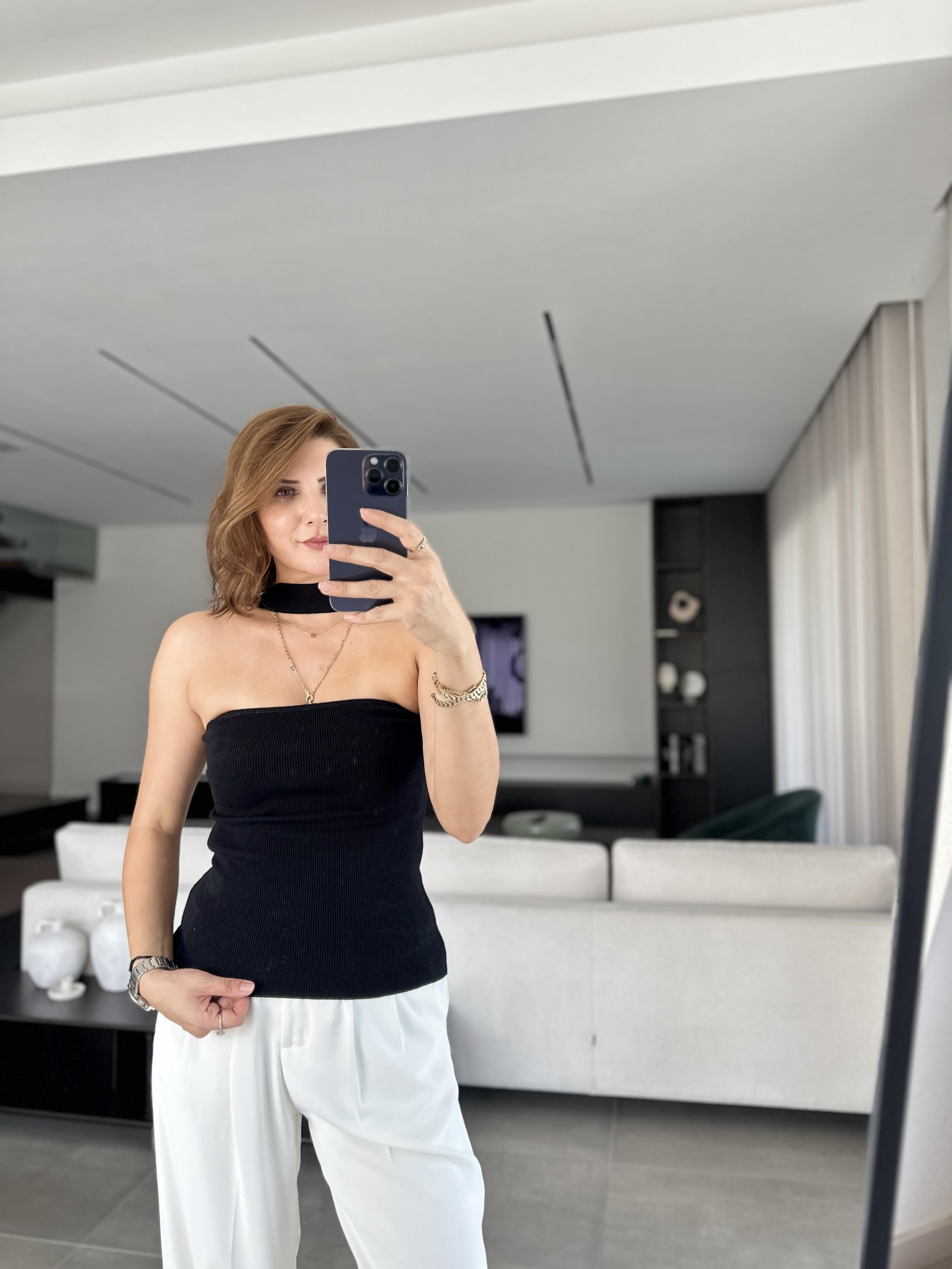 Siyah Boyundan Askılı Bluz